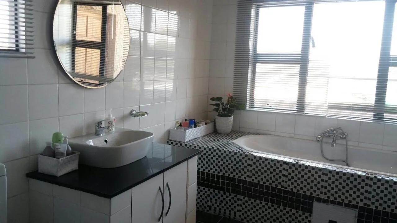 Bathroom in Sunbirds Lodge Chobe