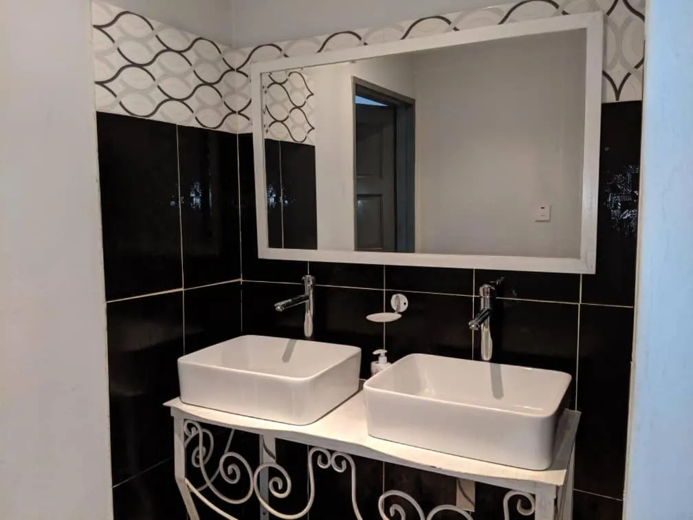 Bathroom in Sunbirds Lodge Chobe