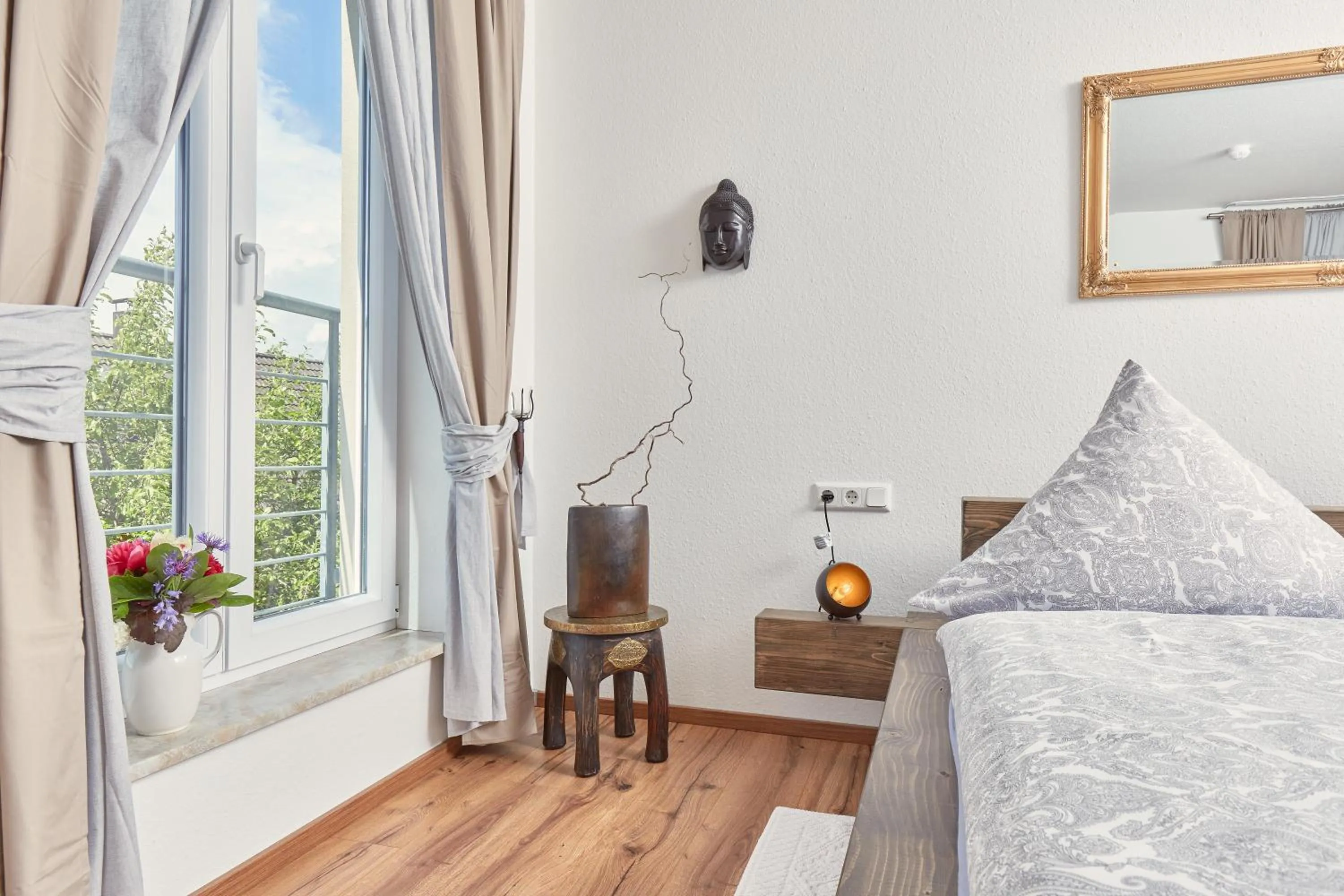 Photo of the whole room, Bed in Hotel-Krone-Lounge