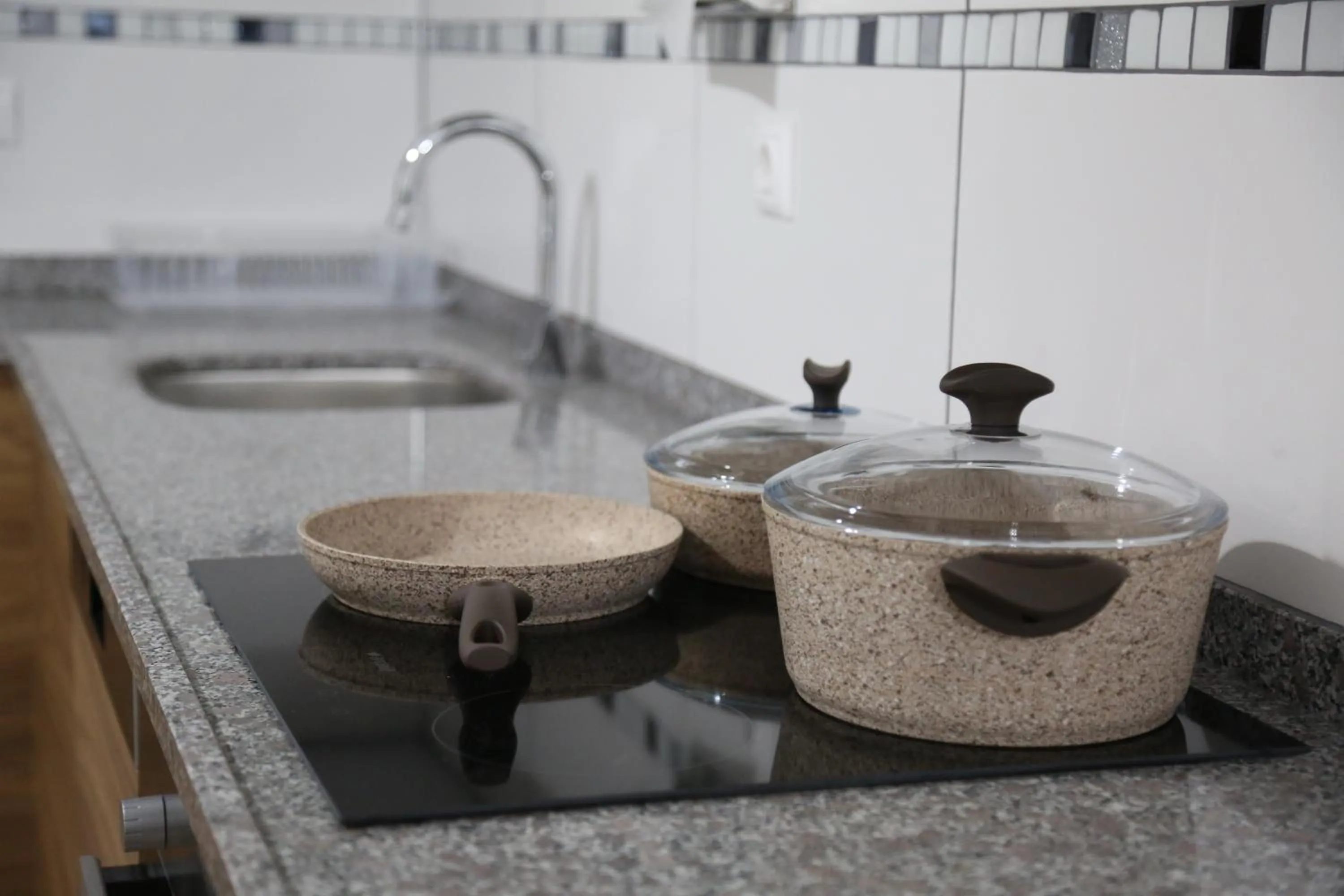 Kitchen or kitchenette in Emin Residence