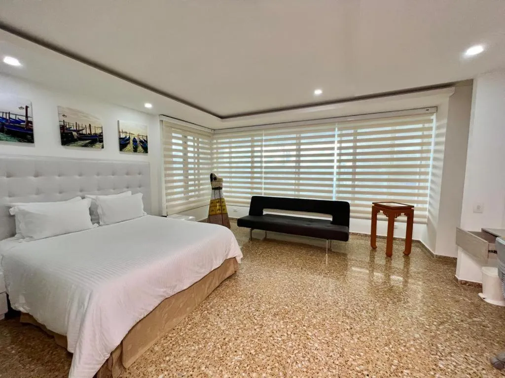 Photo of the whole room, Bed in PlazaMar Pacifico Hotel