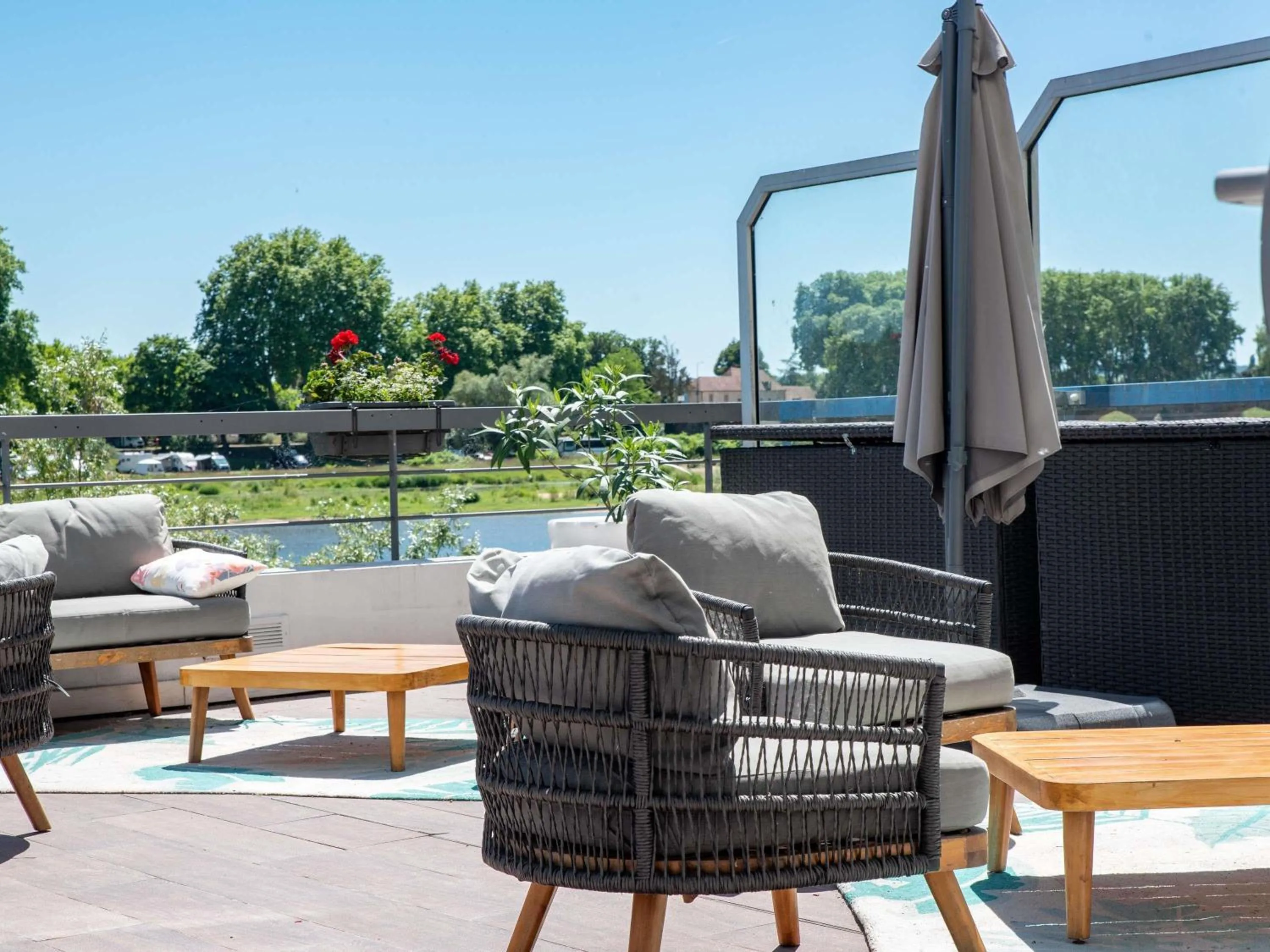 Property building in Mercure Nevers Pont De Loire