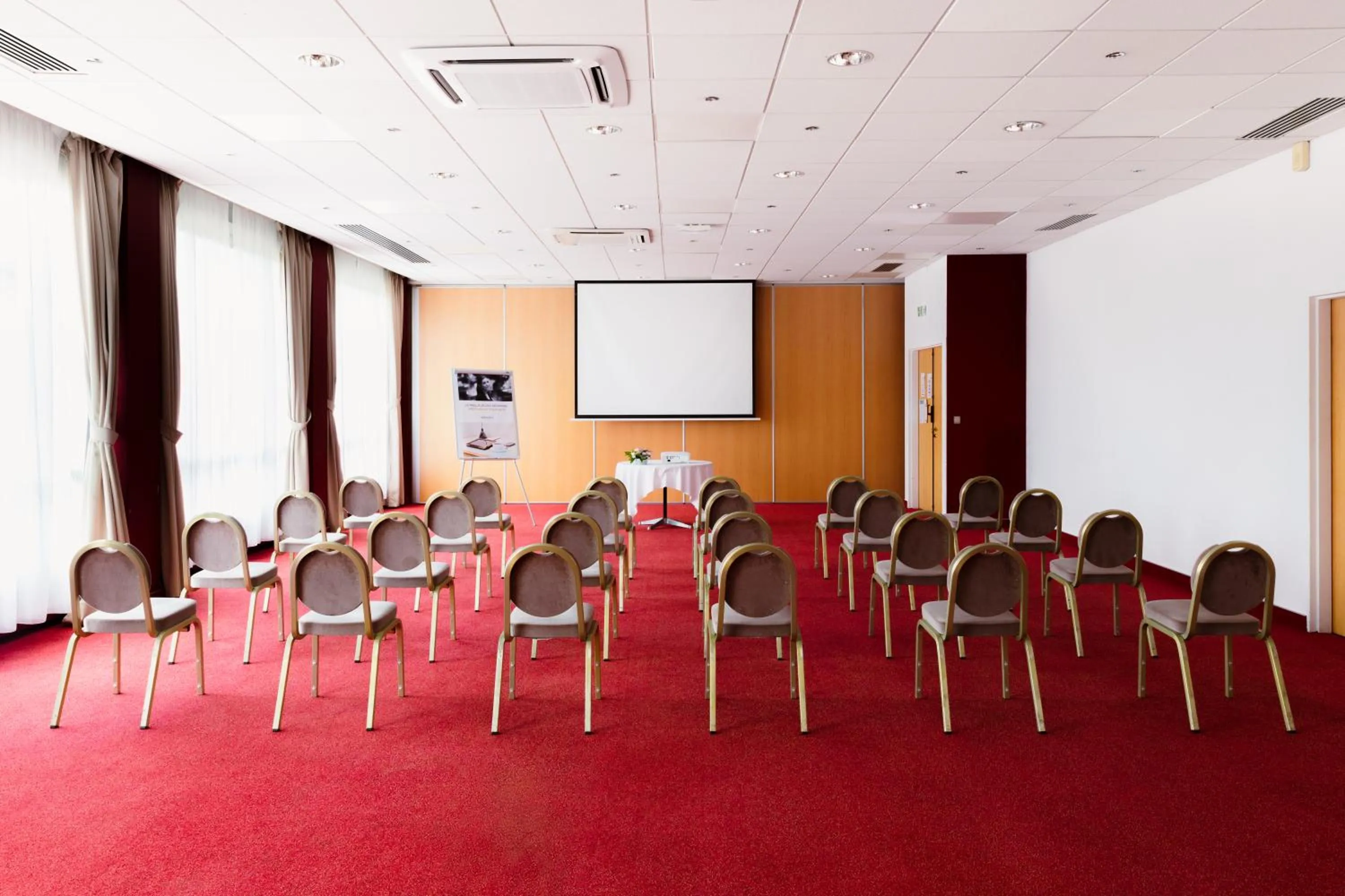 Meeting/conference room in Mercure Nevers Pont De Loire