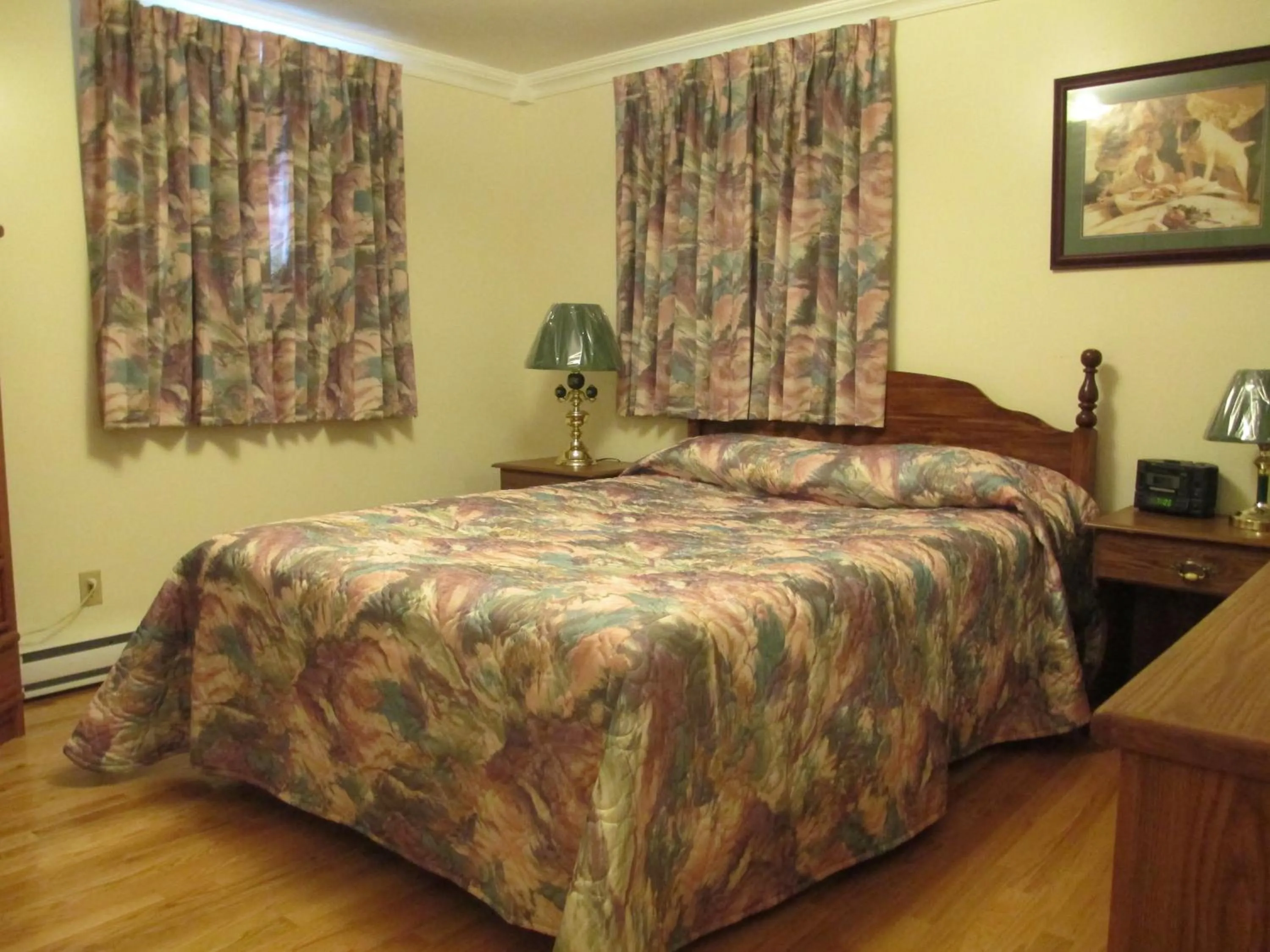 Bedroom, Bed in Comerford's Ocean View Suites