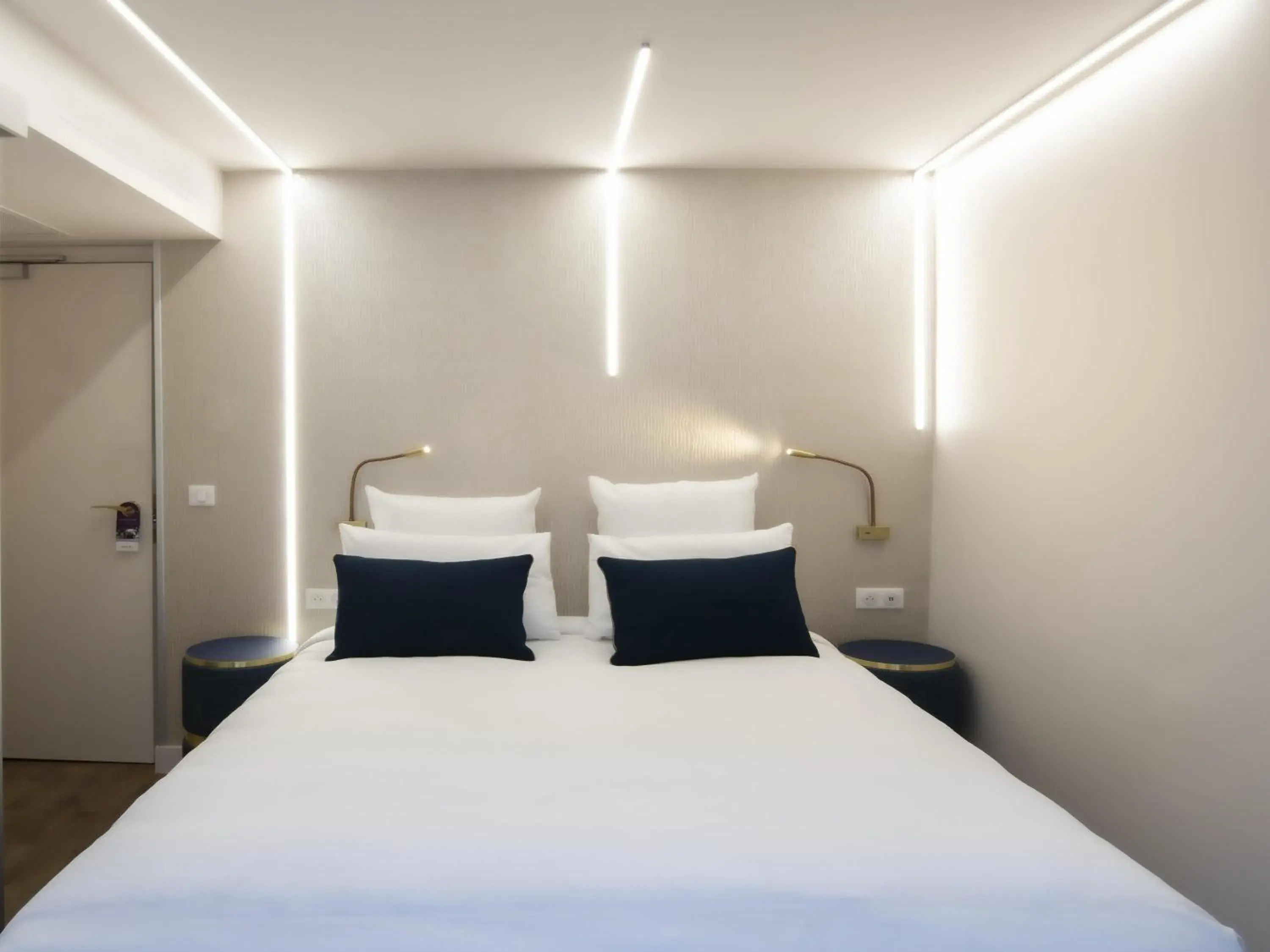 Bedroom, Bed in Mercure Paris Opera Lafayette Bedroom, Bed in Mercure Paris Opera Lafayette