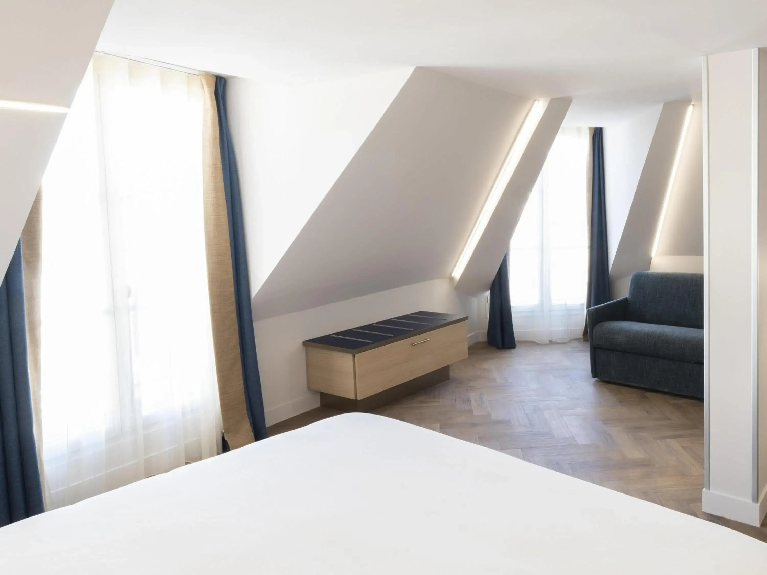 Bedroom, Bed in Mercure Paris Opera Lafayette Bedroom, Bed in Mercure Paris Opera Lafayette