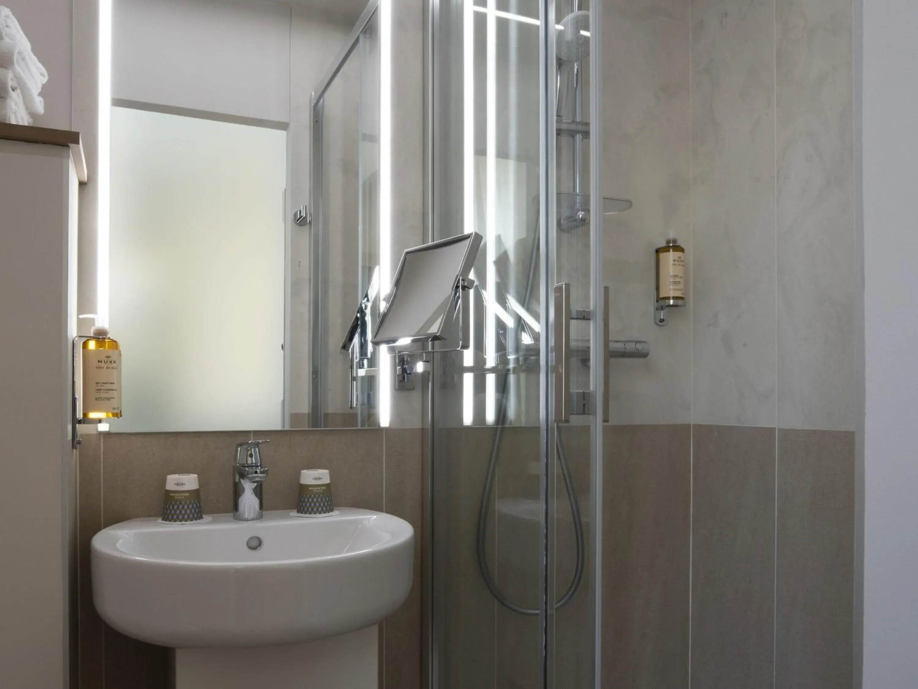 Classic Single Room in Mercure Paris Opera Lafayette Classic Single Room in Mercure Paris Opera Lafayette