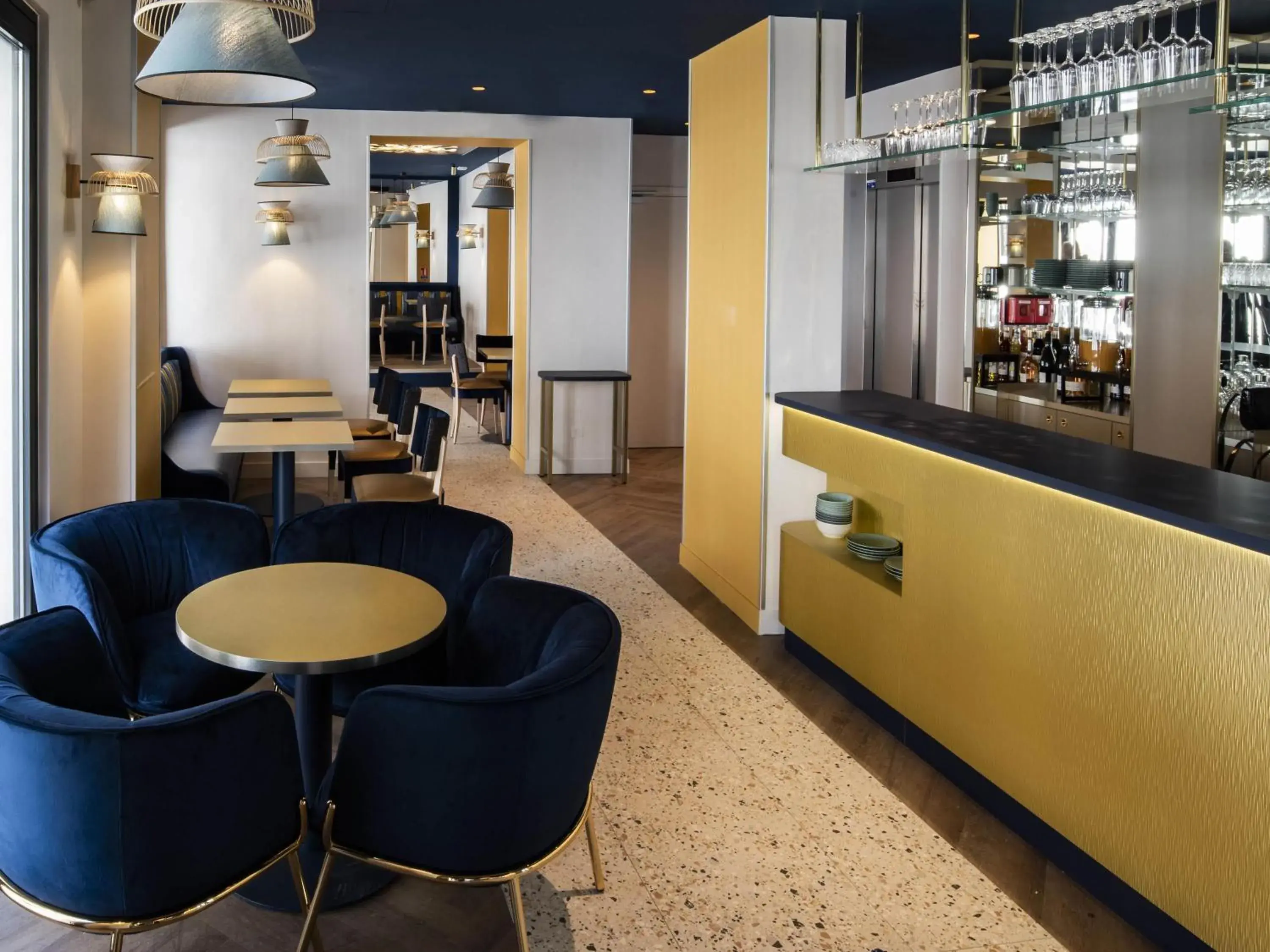 Lounge or bar in Mercure Paris Opera Lafayette Lounge or bar in Mercure Paris Opera Lafayette