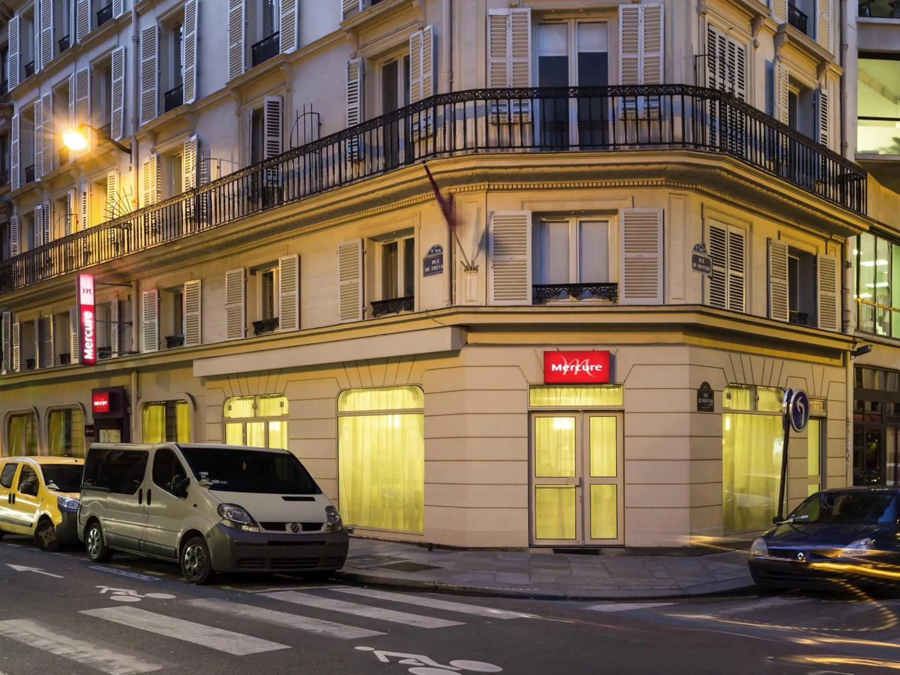 Property building in Mercure Paris Opera Lafayette Property building in Mercure Paris Opera Lafayette