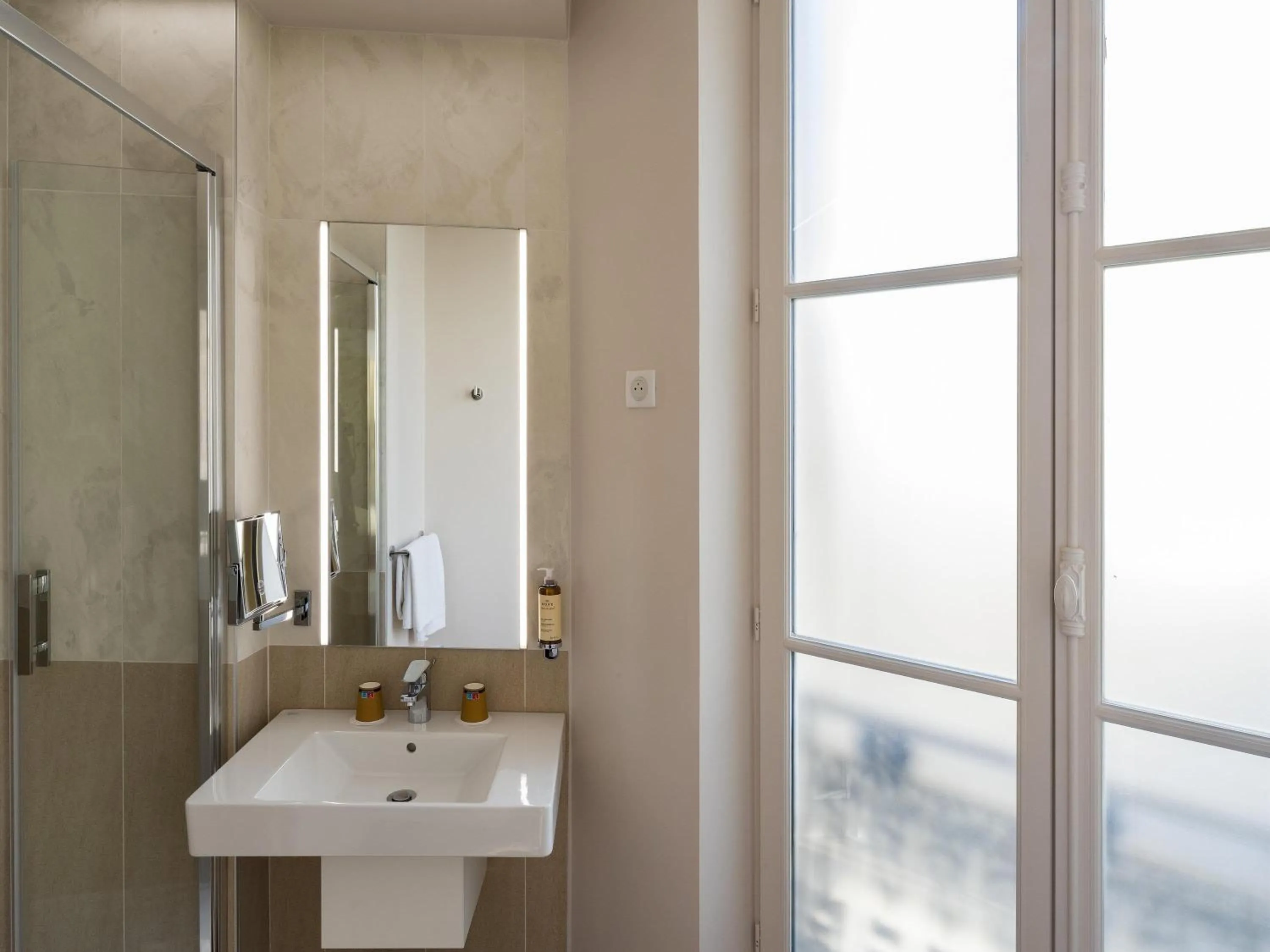 Bedroom in Mercure Paris Opera Lafayette