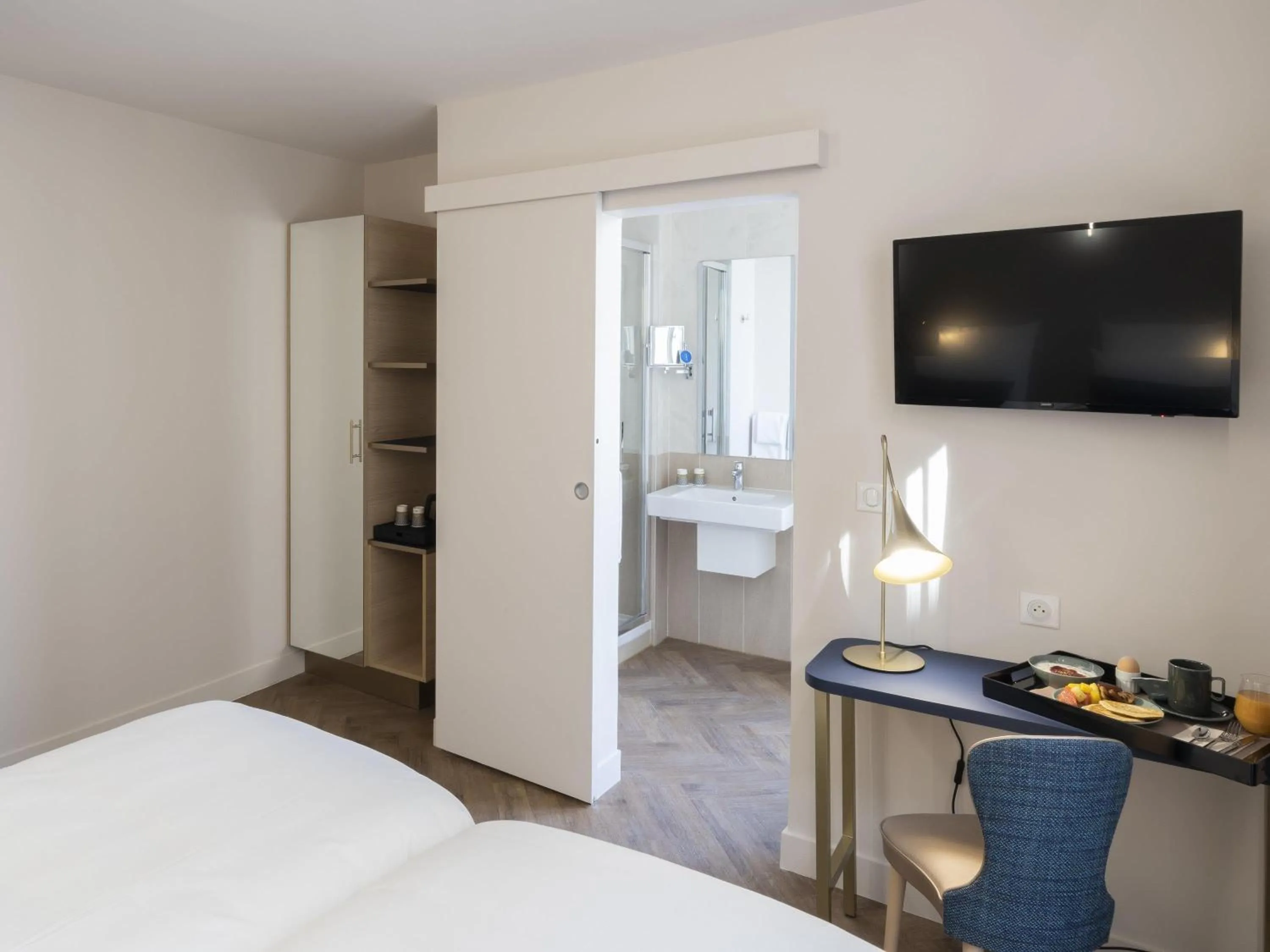 Bedroom, Bed in Mercure Paris Opera Lafayette