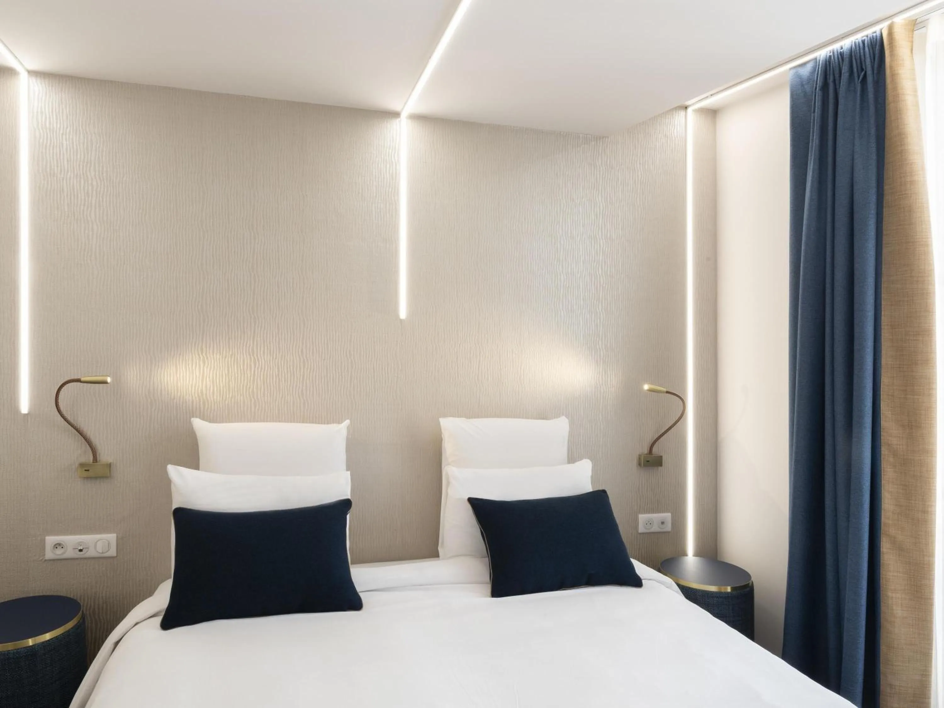 Bedroom, Bed in Mercure Paris Opera Lafayette