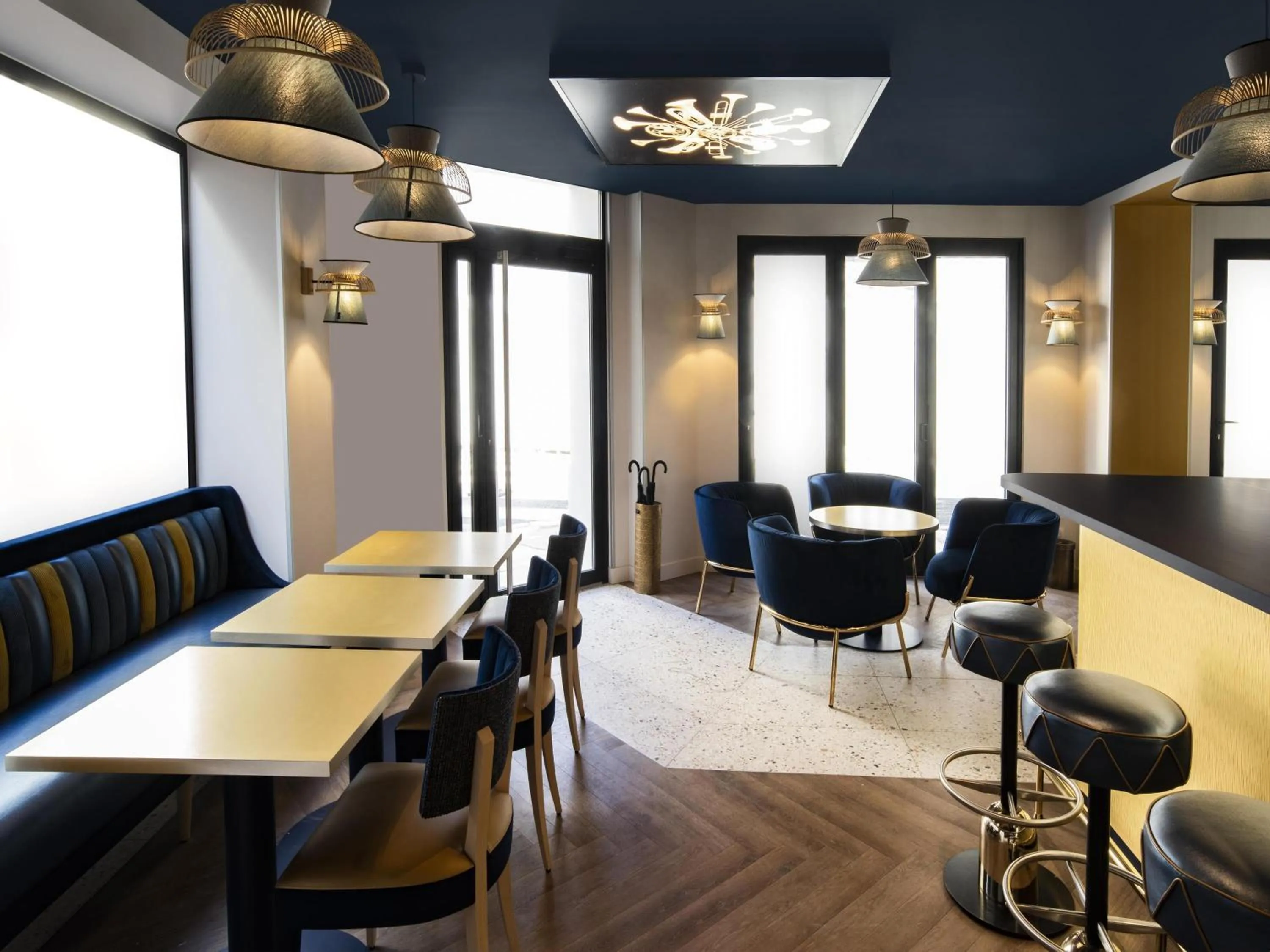 Lounge or bar in Mercure Paris Opera Lafayette