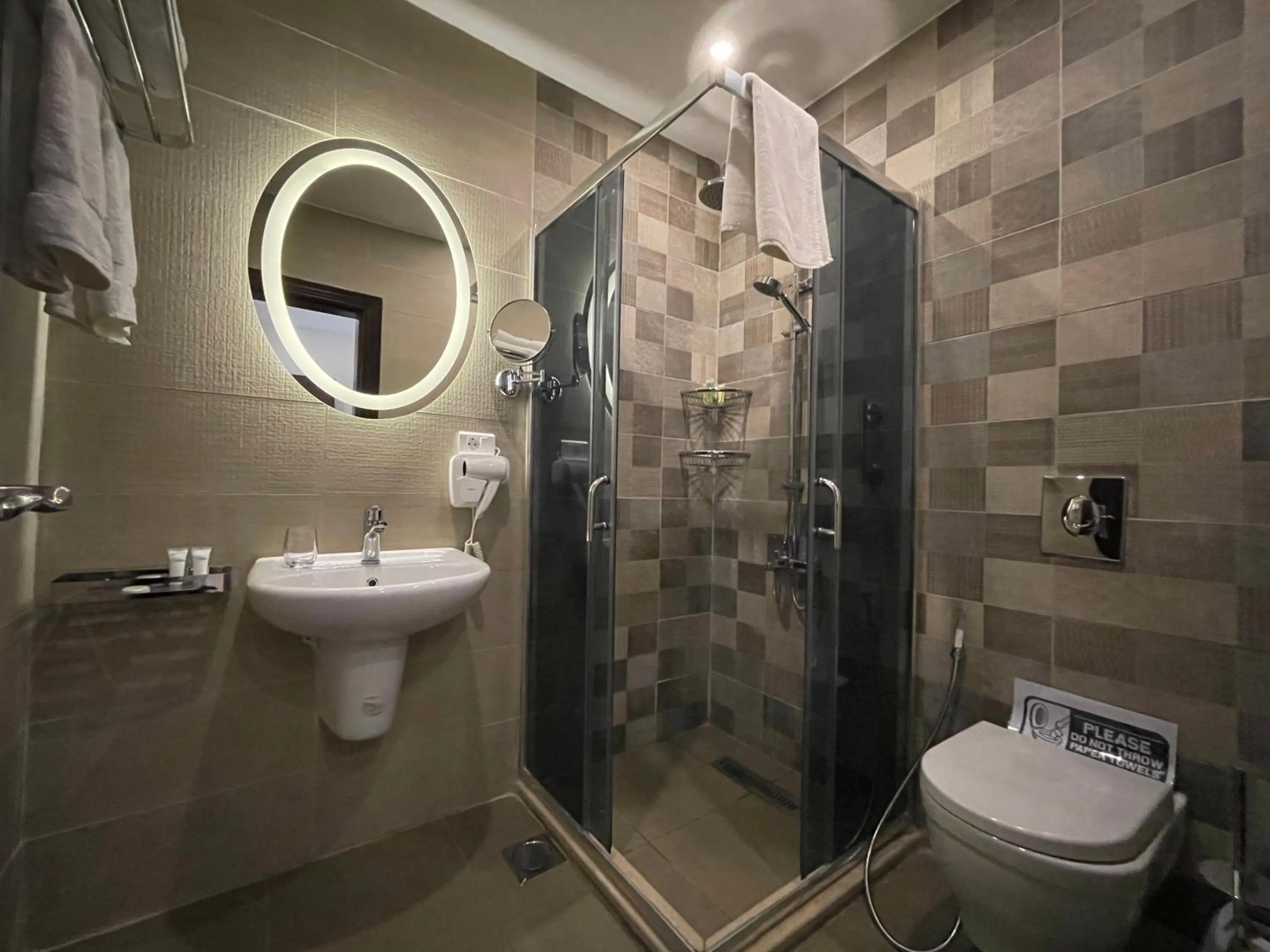 Shower in Petra Heart Hotel