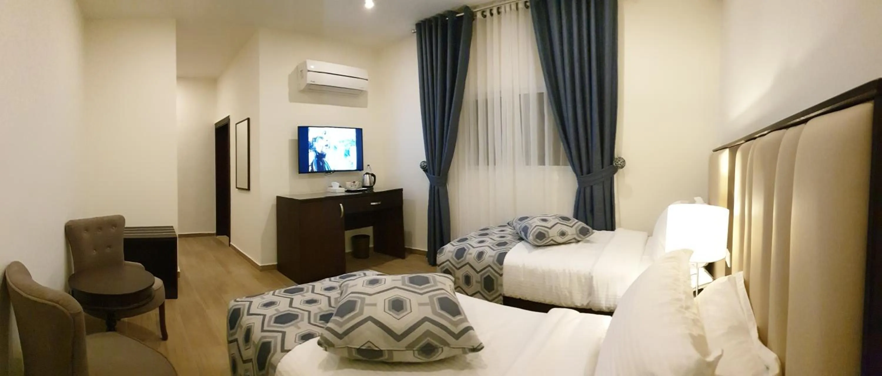 TV and multimedia, Bed in Petra Heart Hotel