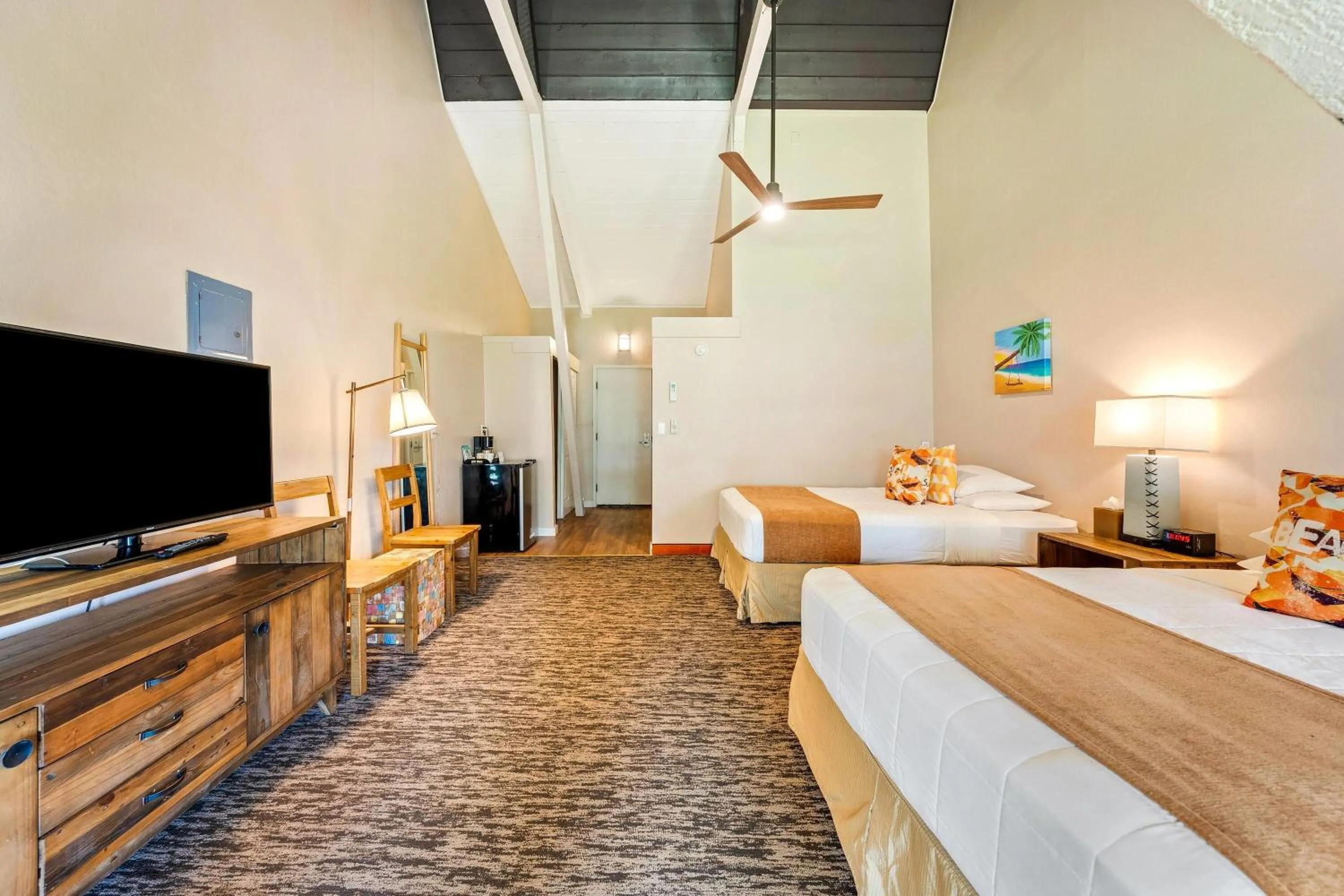 Photo of the whole room, Bed in THE ISO HOTEL, Trademark Collection by Wyndham