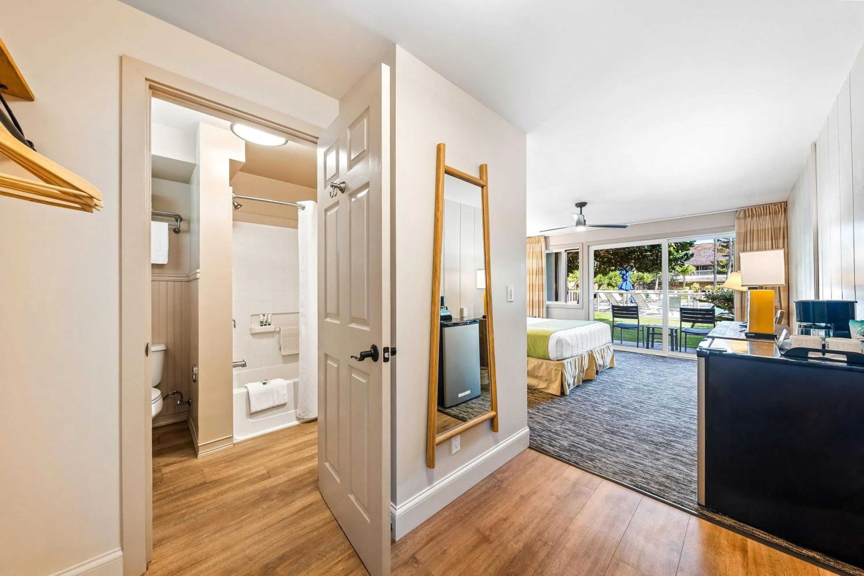 Photo of the whole room in THE ISO HOTEL, Trademark Collection by Wyndham