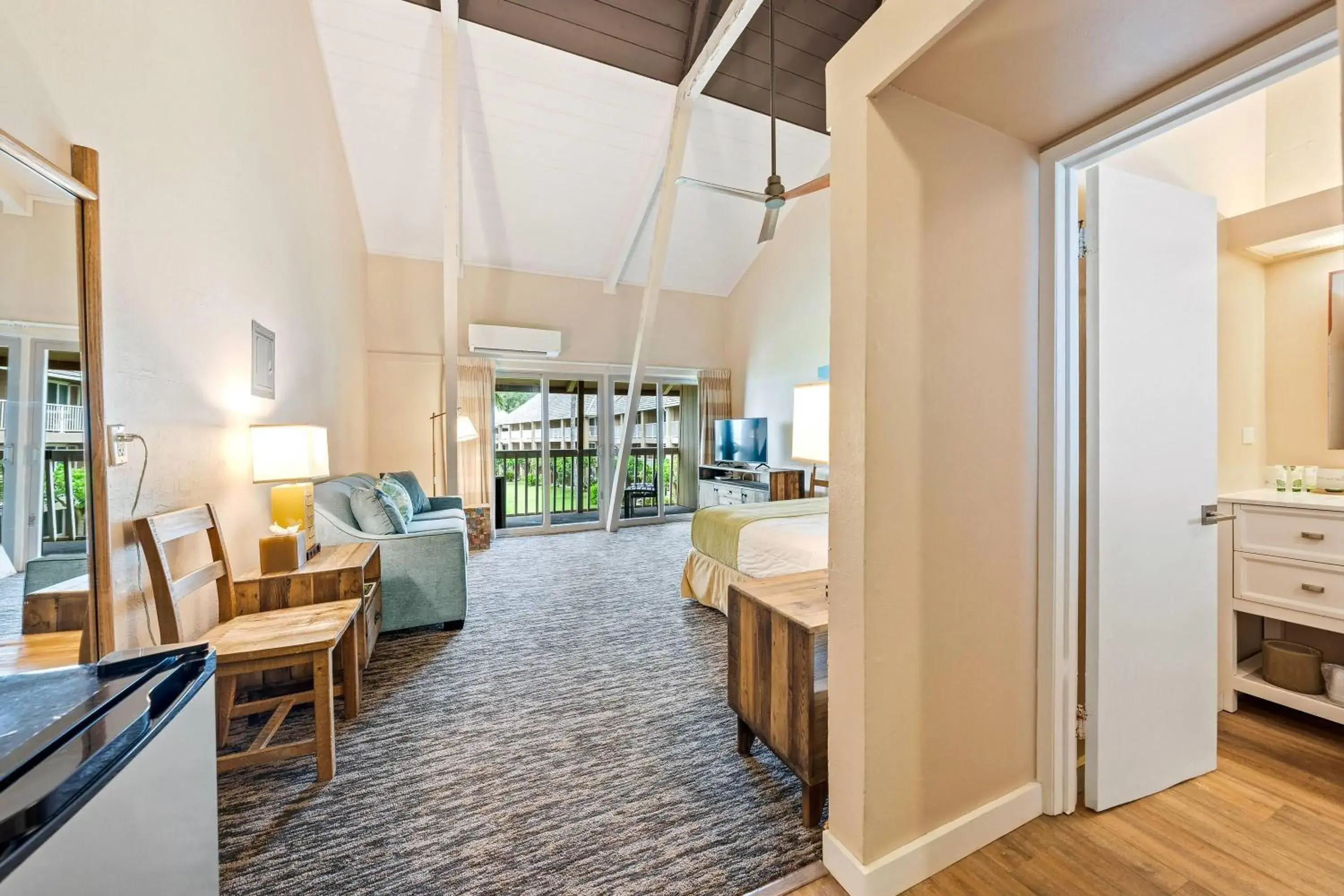 Photo of the whole room in THE ISO HOTEL, Trademark Collection by Wyndham Photo of the whole room in THE ISO HOTEL, Trademark Collection by Wyndham