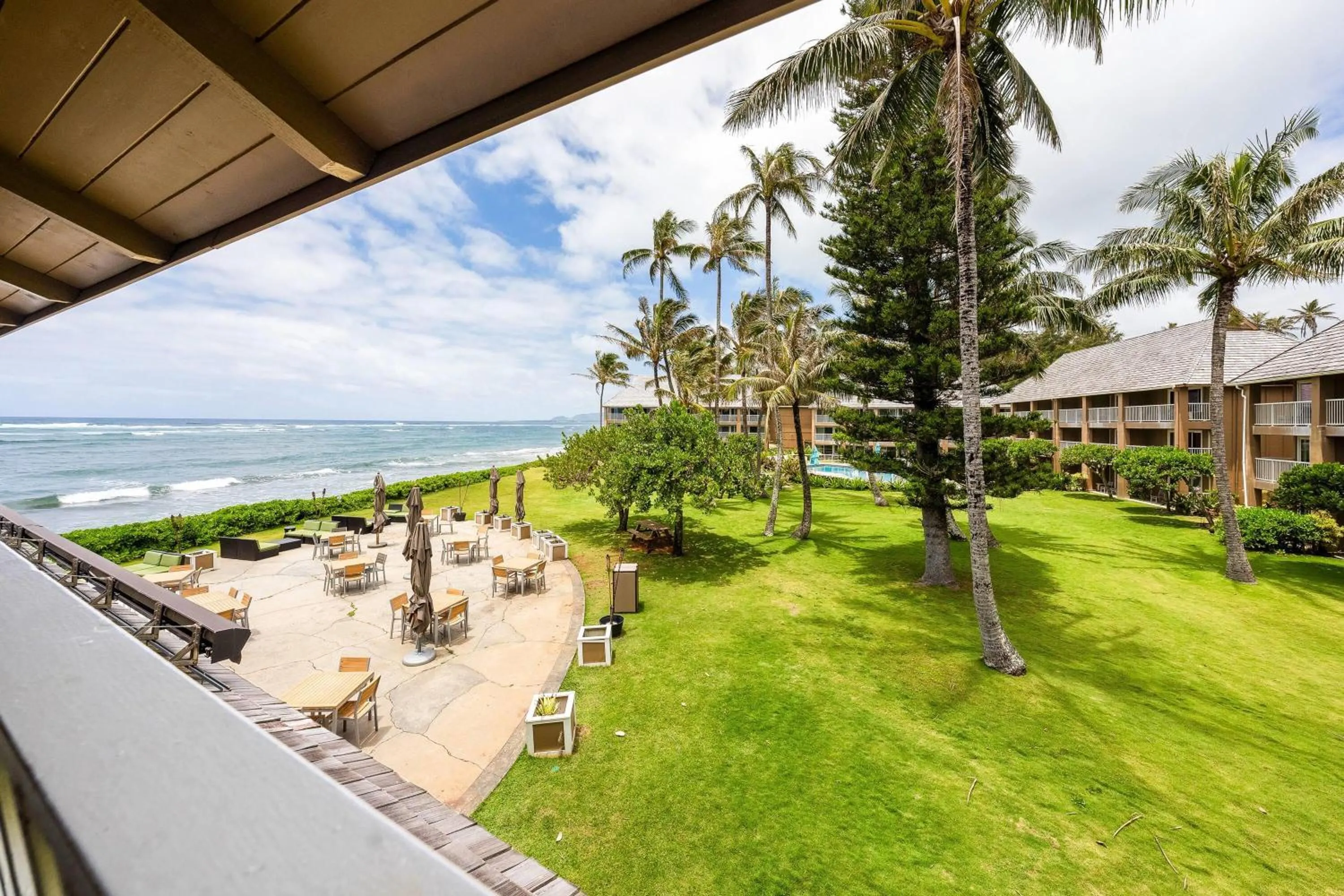 Photo of the whole room in THE ISO HOTEL, Trademark Collection by Wyndham