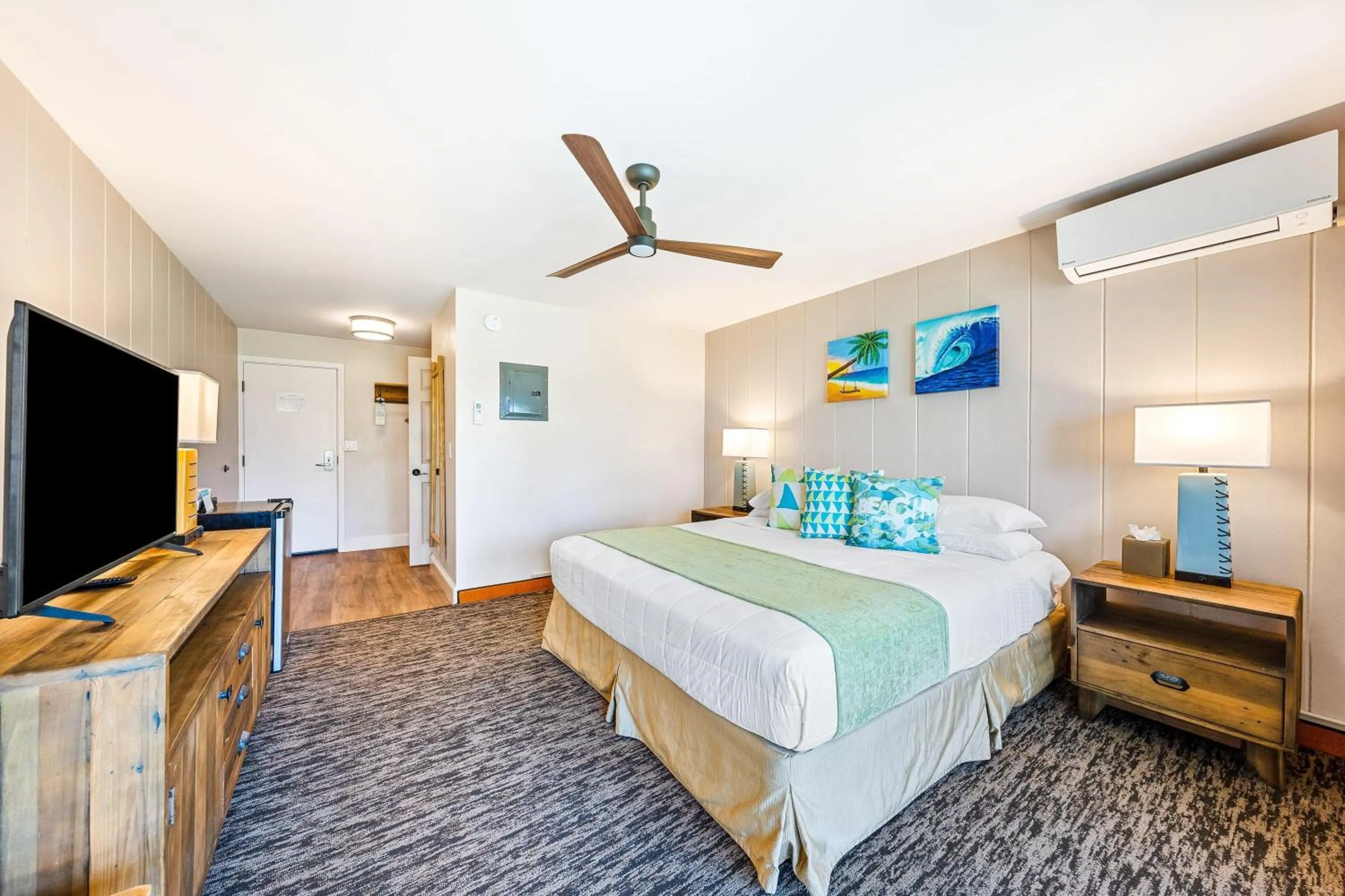 Photo of the whole room, Bed in THE ISO HOTEL, Trademark Collection by Wyndham