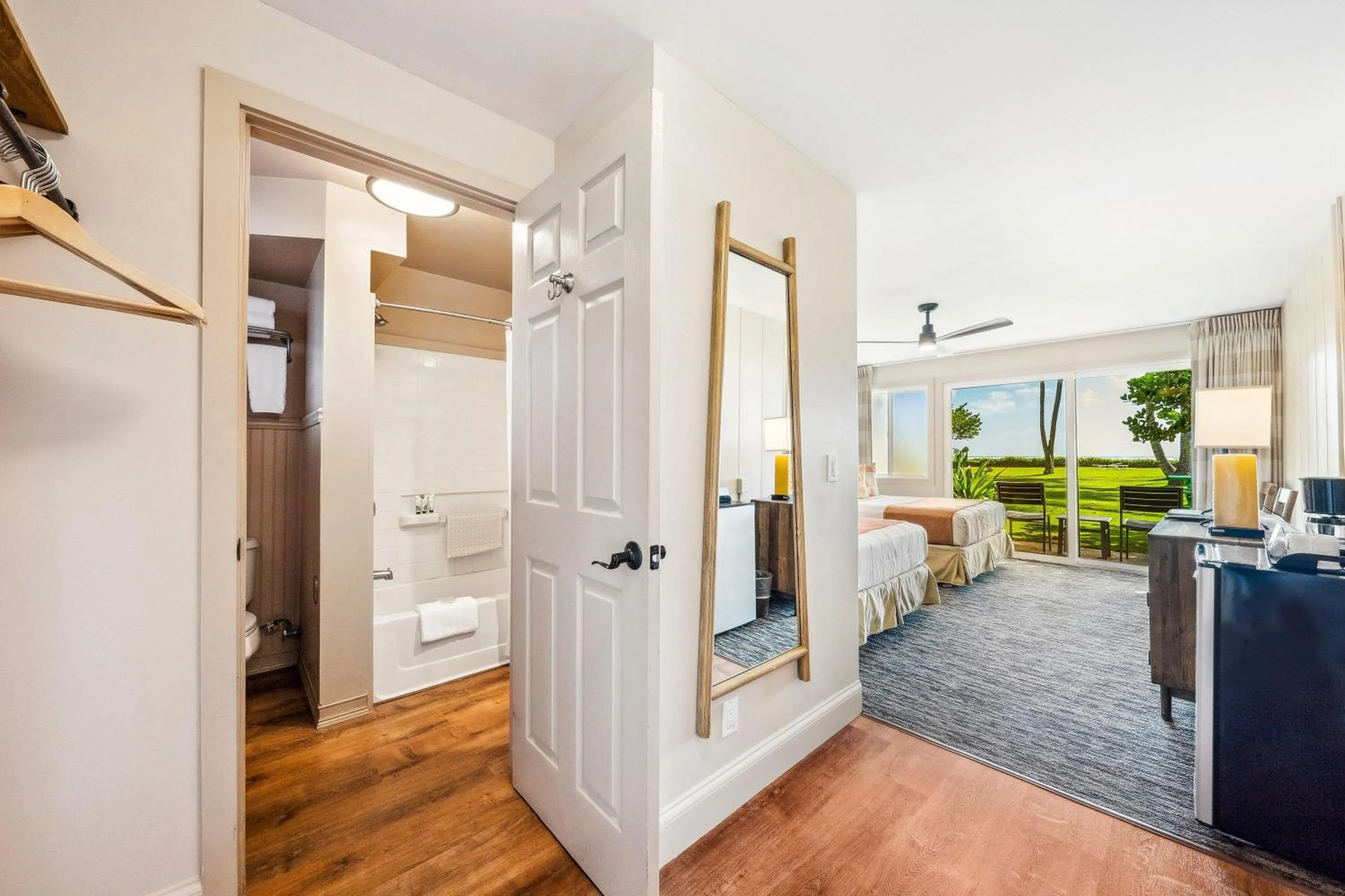 Photo of the whole room in THE ISO HOTEL, Trademark Collection by Wyndham