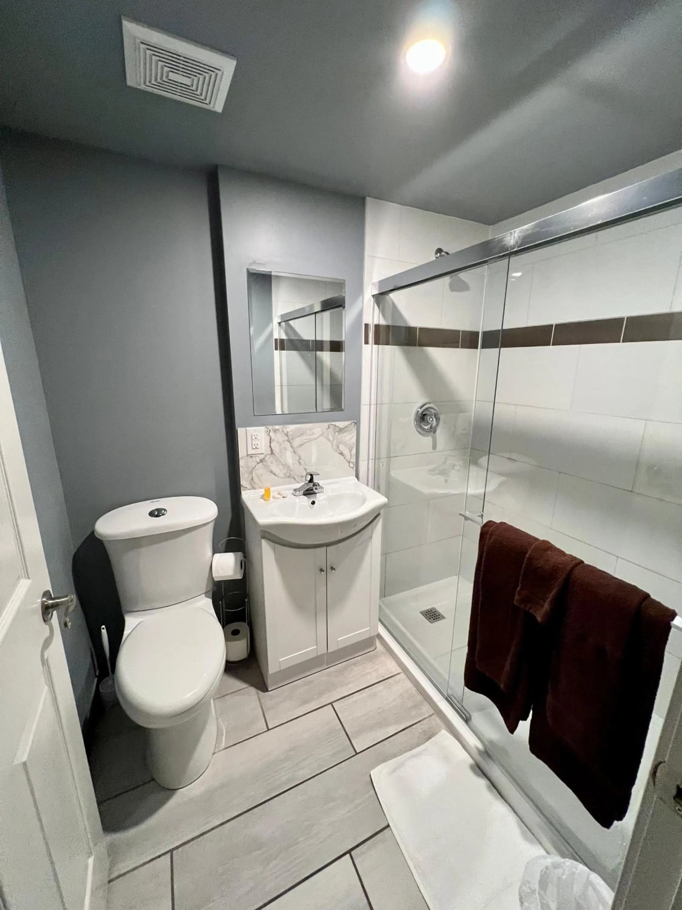 Bathroom in HWY 17 Hotel