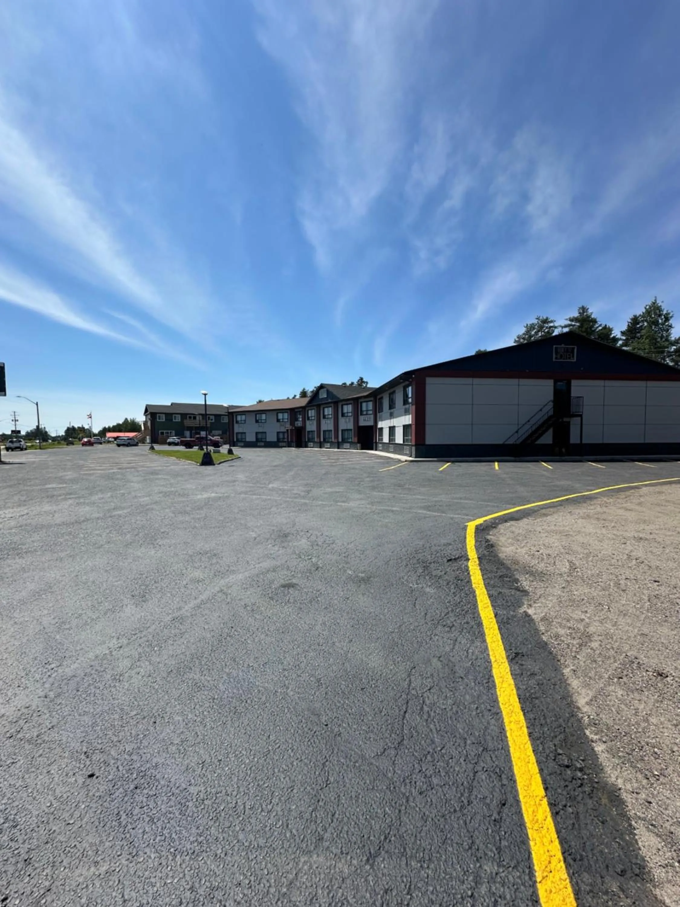 Property building in HWY 17 Hotel