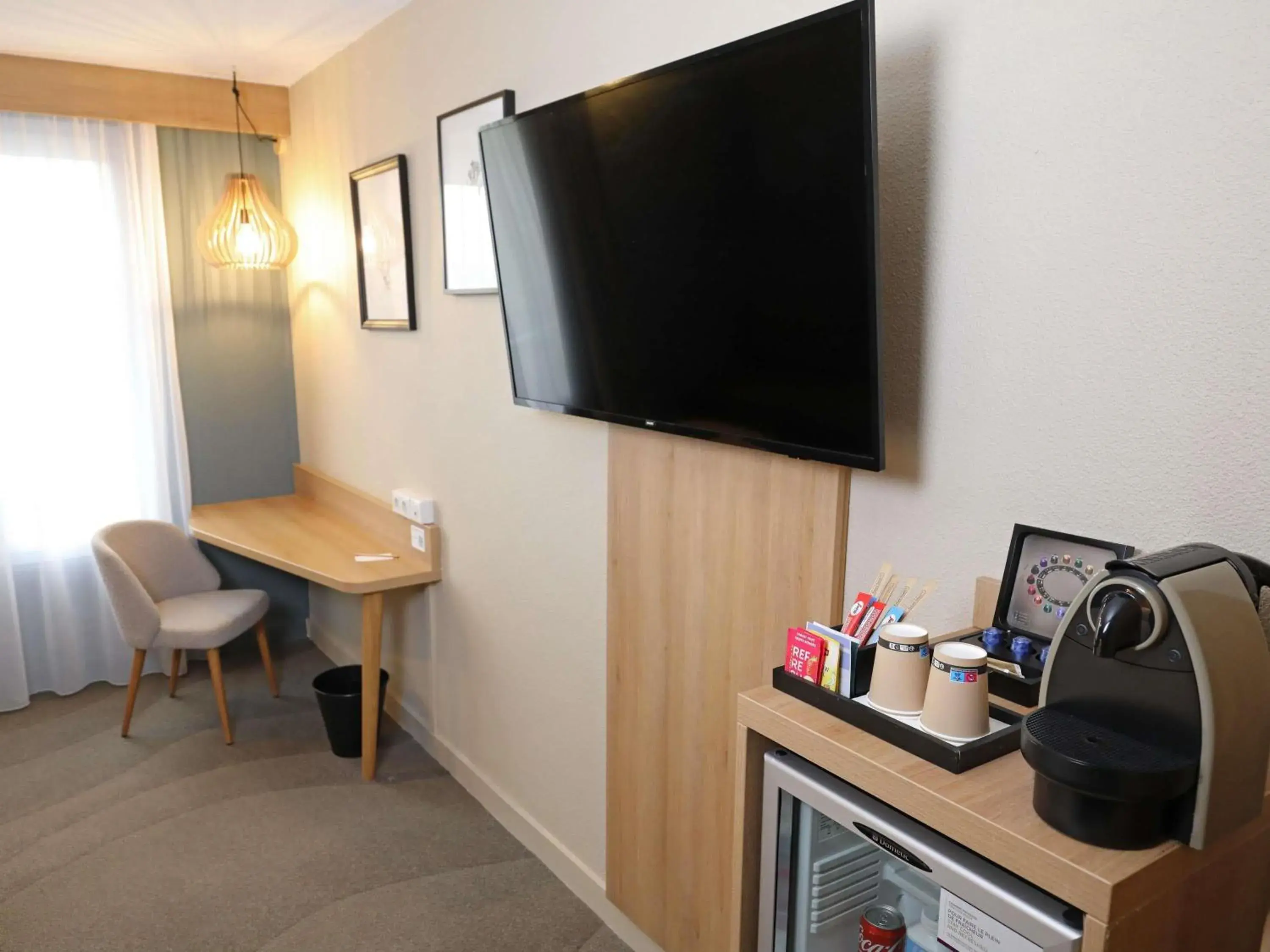 Bedroom in Mercure Abbeville Centre – Porte de La Baie de Somme Bedroom in Mercure Abbeville Centre – Porte de La Baie de Somme