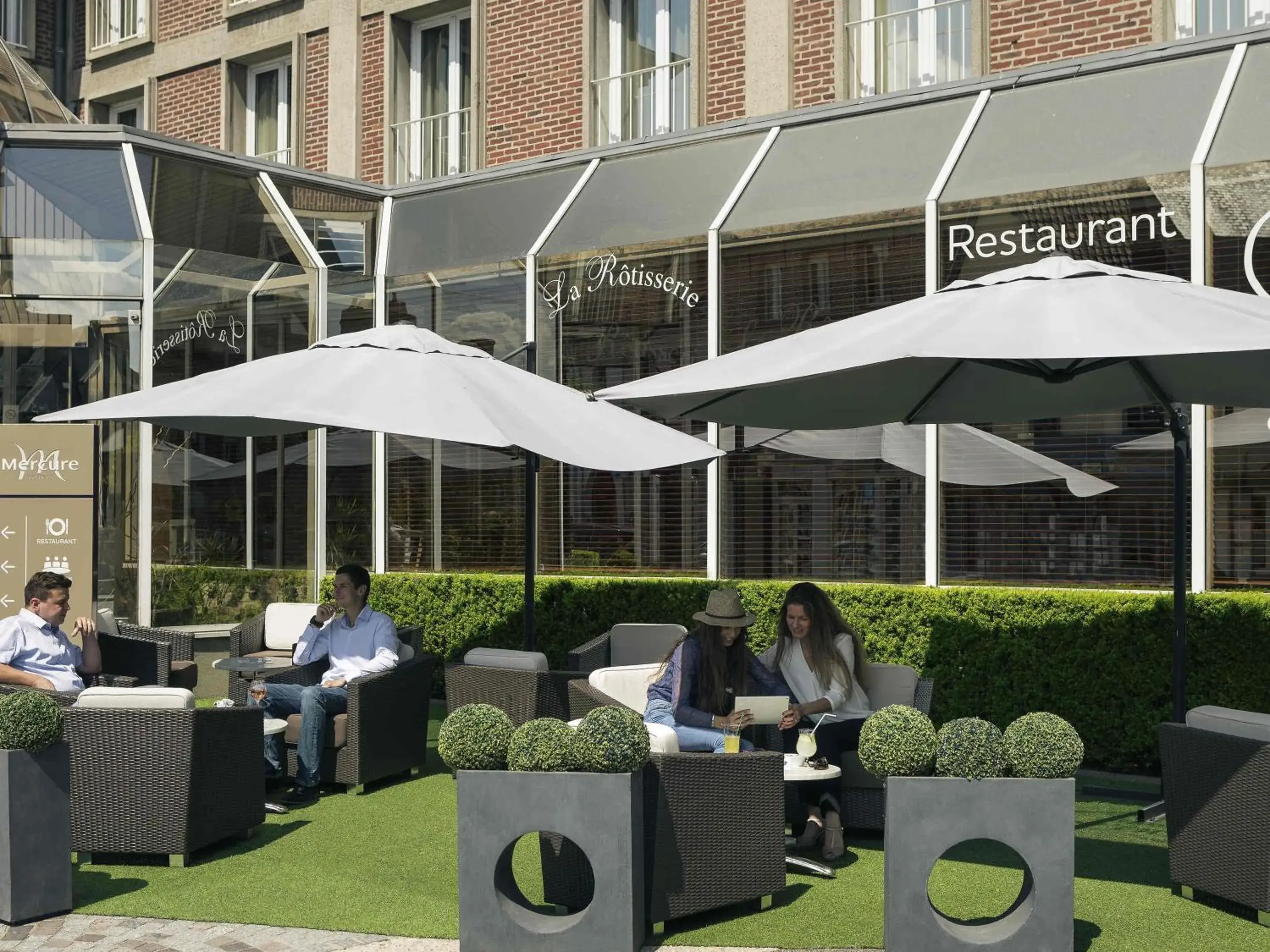 Property building in Mercure Abbeville Centre – Porte de La Baie de Somme Property building in Mercure Abbeville Centre – Porte de La Baie de Somme