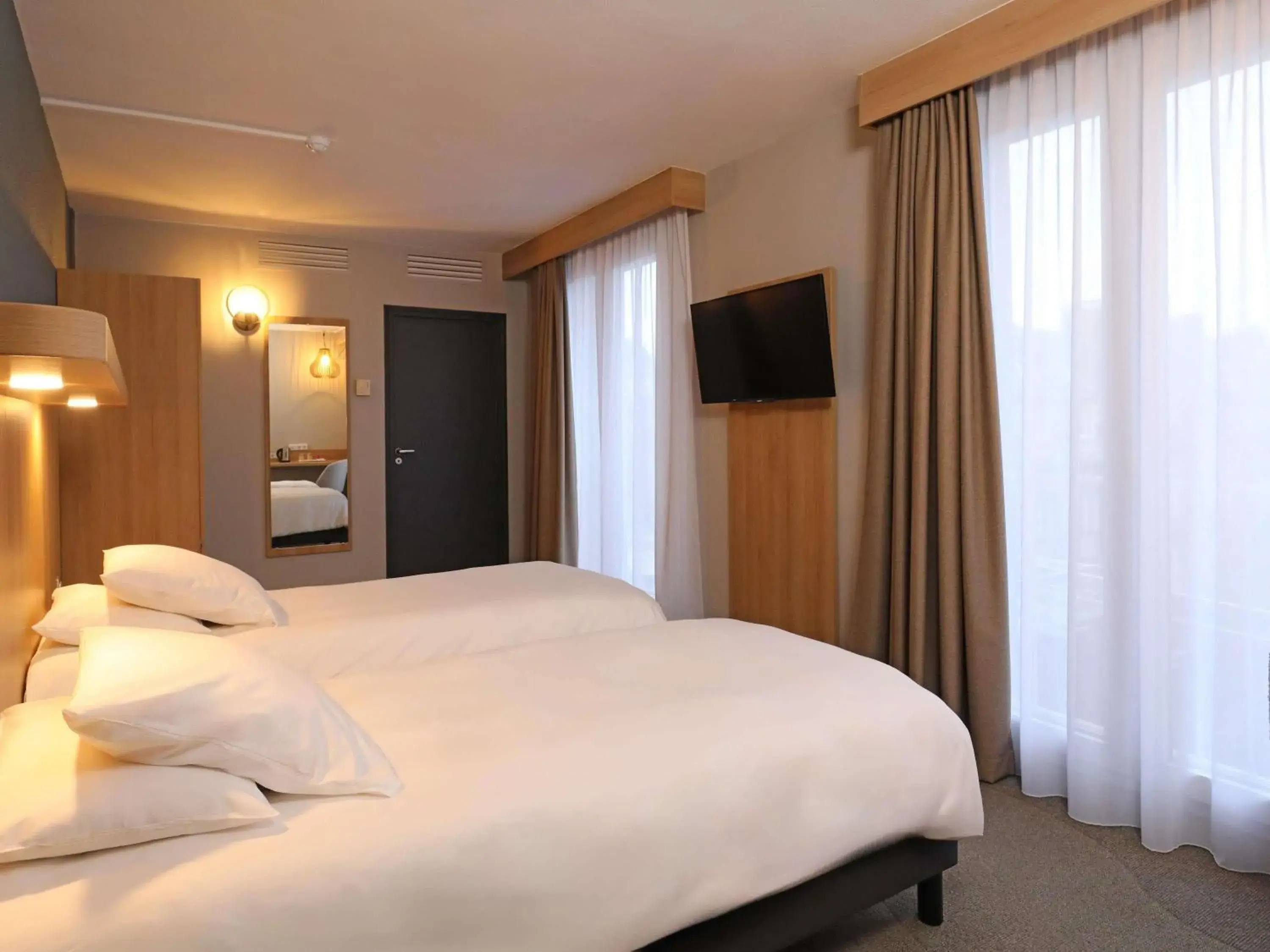 Classic  Twin Room in Mercure Abbeville Centre – Porte de La Baie de Somme Classic  Twin Room in Mercure Abbeville Centre – Porte de La Baie de Somme