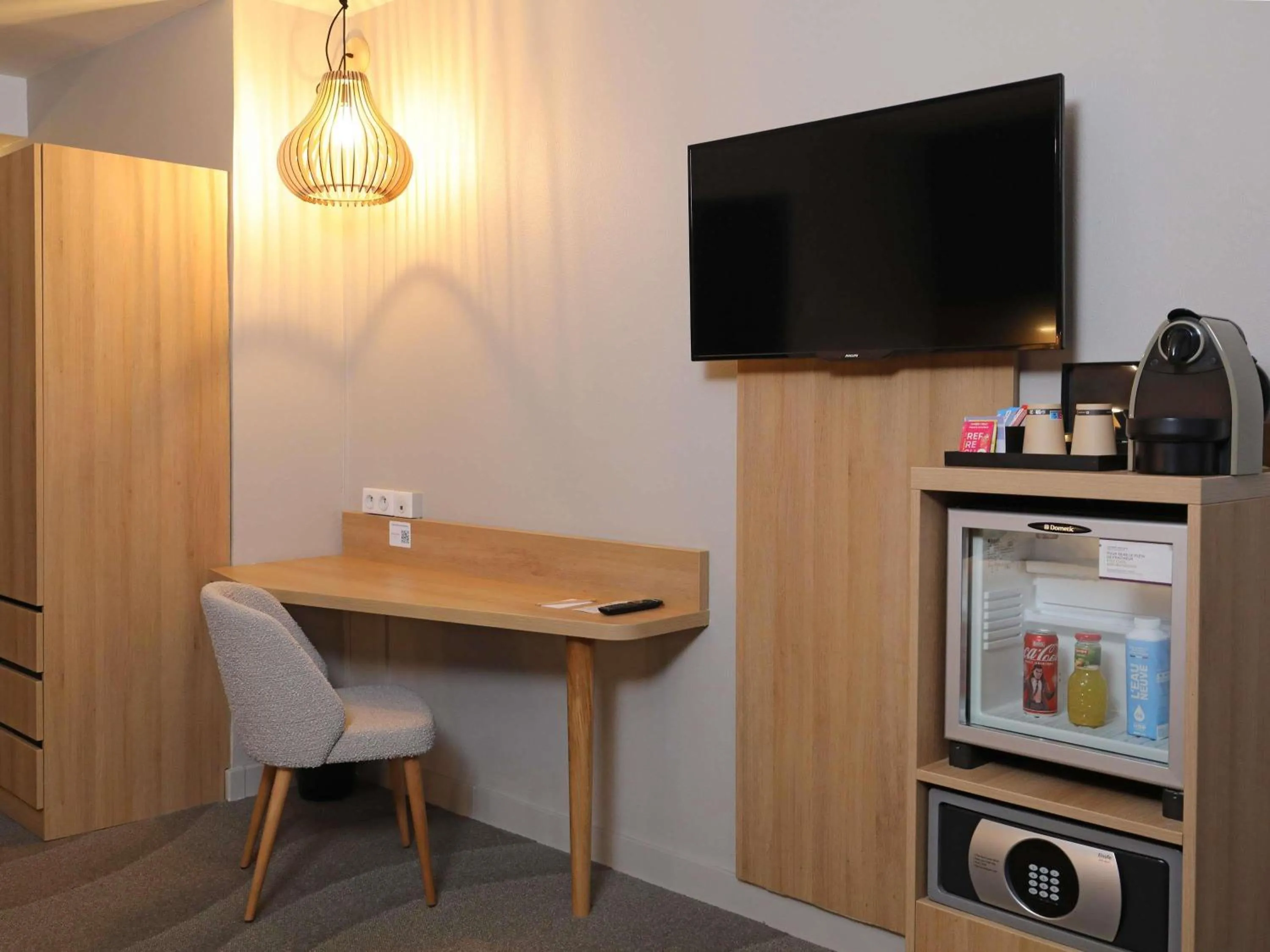Bedroom in Mercure Abbeville Centre – Porte de La Baie de Somme