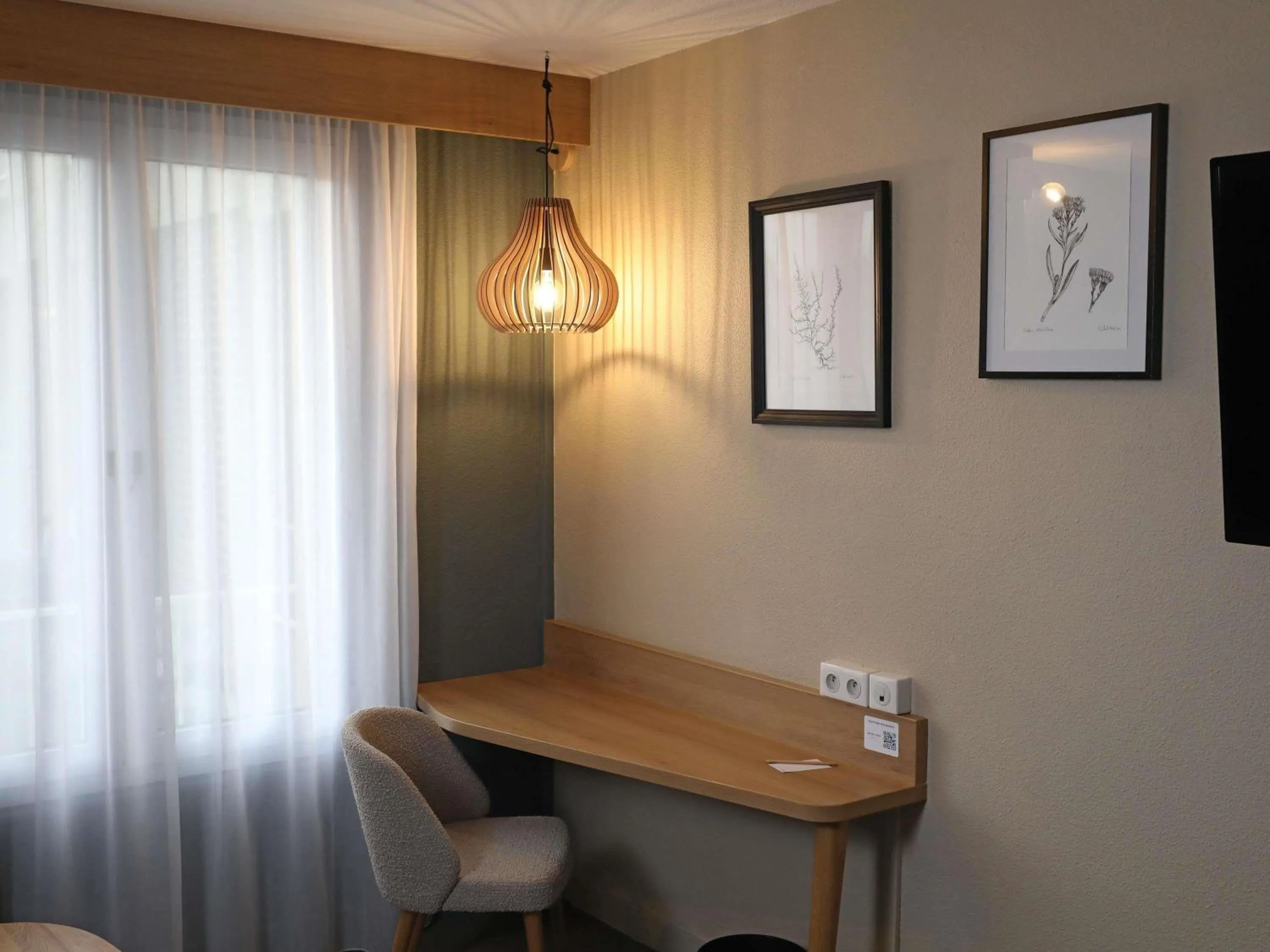 Bedroom in Mercure Abbeville Centre – Porte de La Baie de Somme