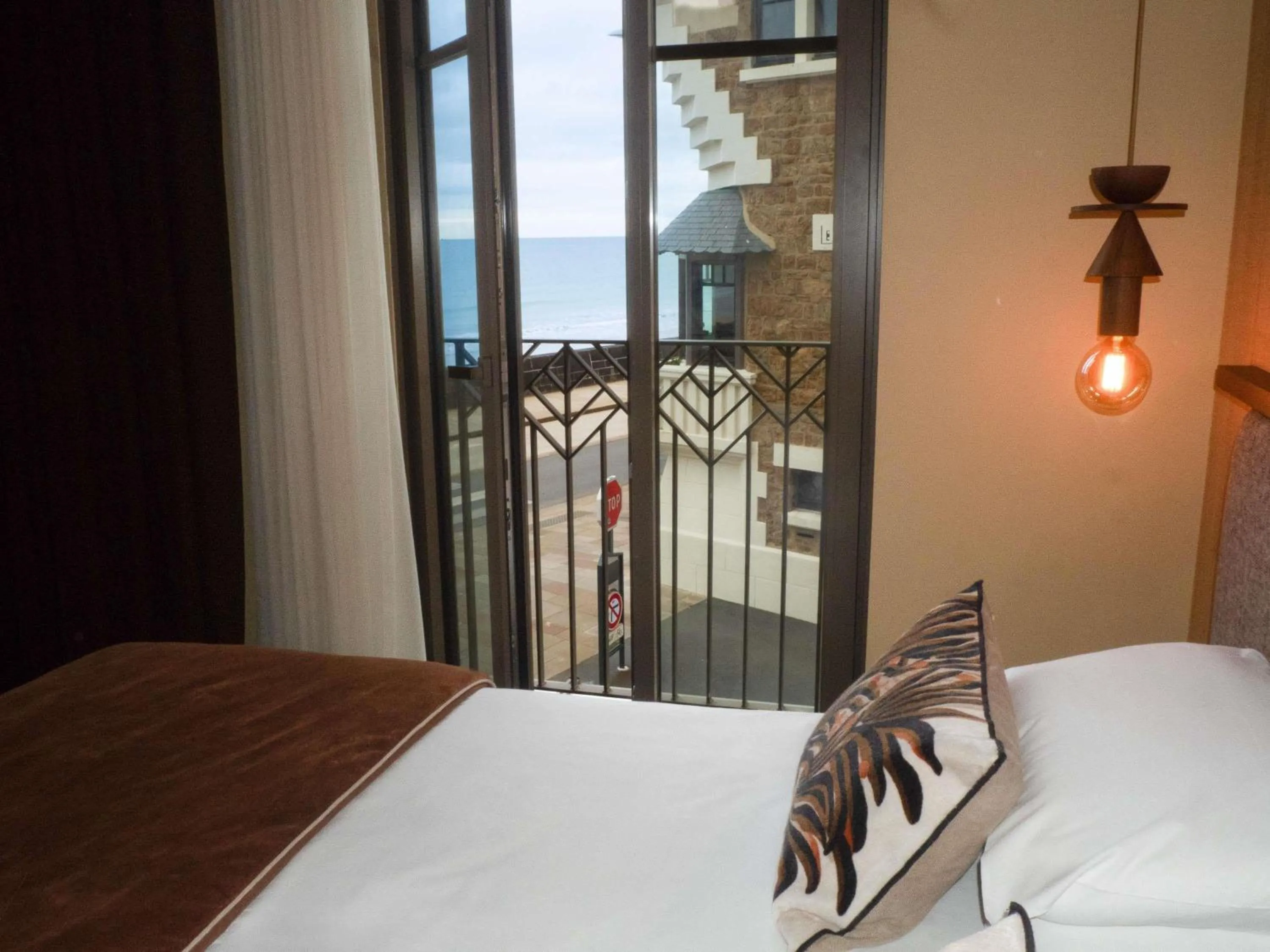 Bedroom, Bed in Mercure St Malo Front de Mer