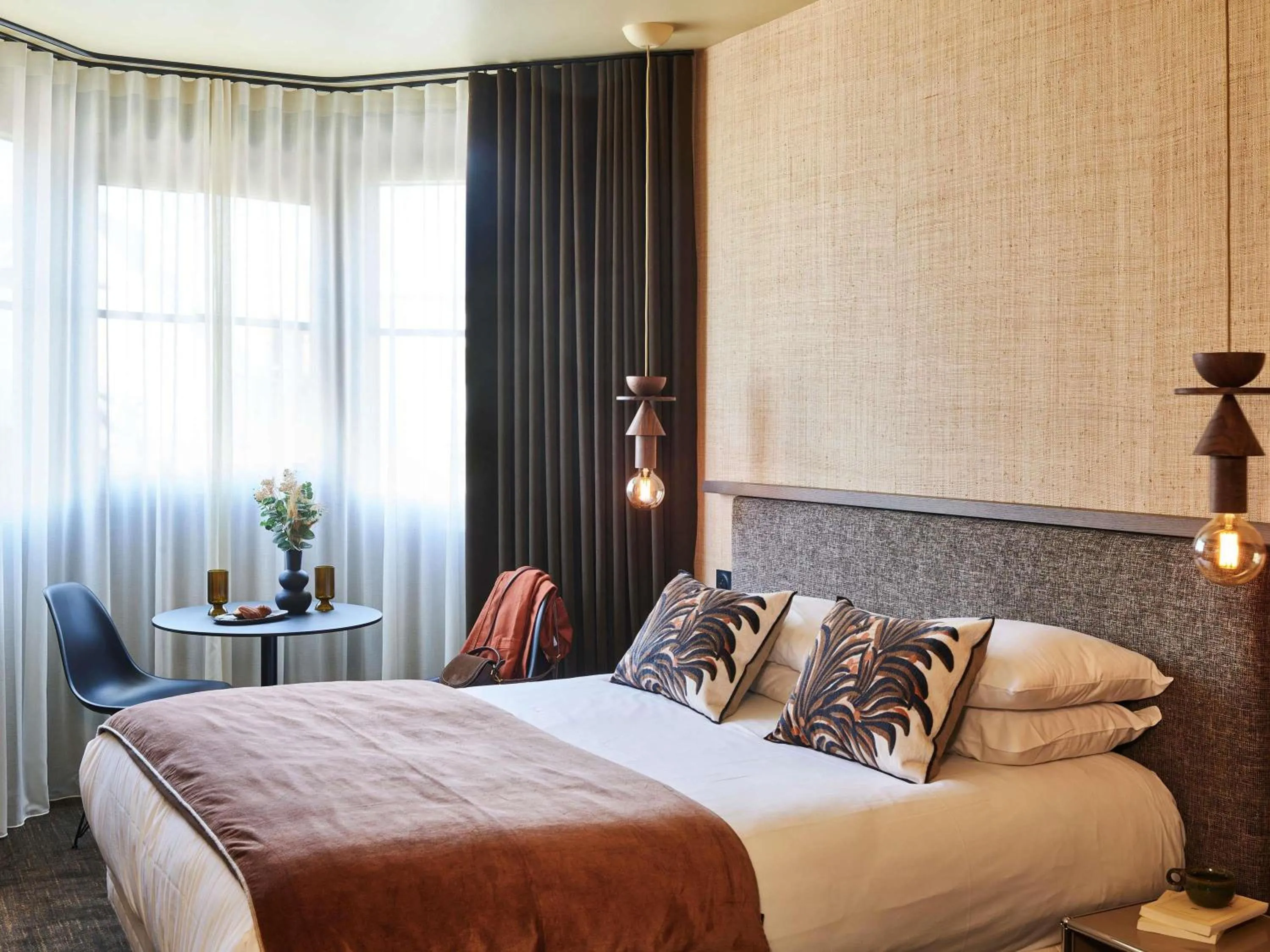 Property building, Bed in Mercure St Malo Front de Mer