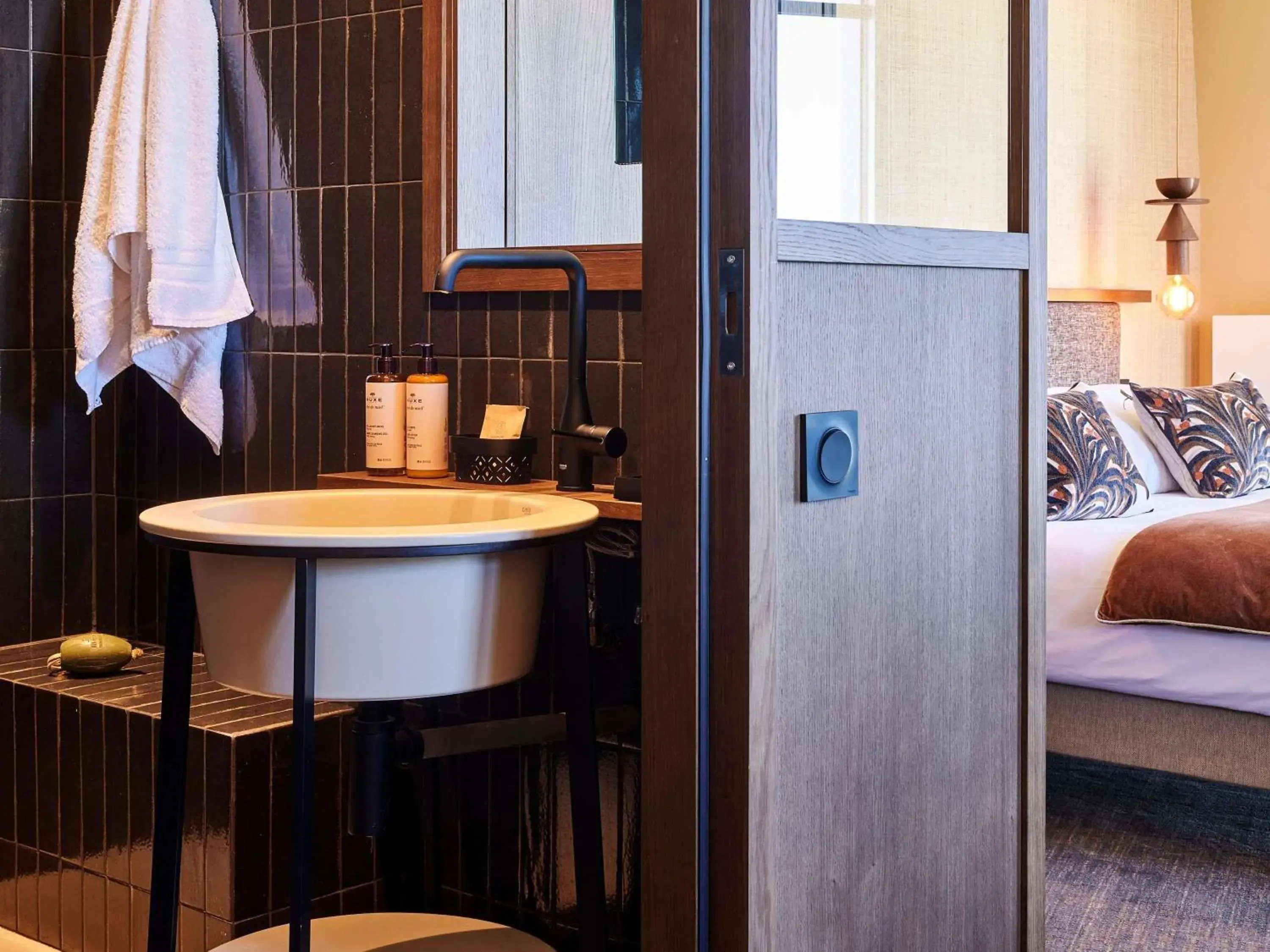 Bedroom, Bed in Mercure St Malo Front de Mer Bedroom, Bed in Mercure St Malo Front de Mer