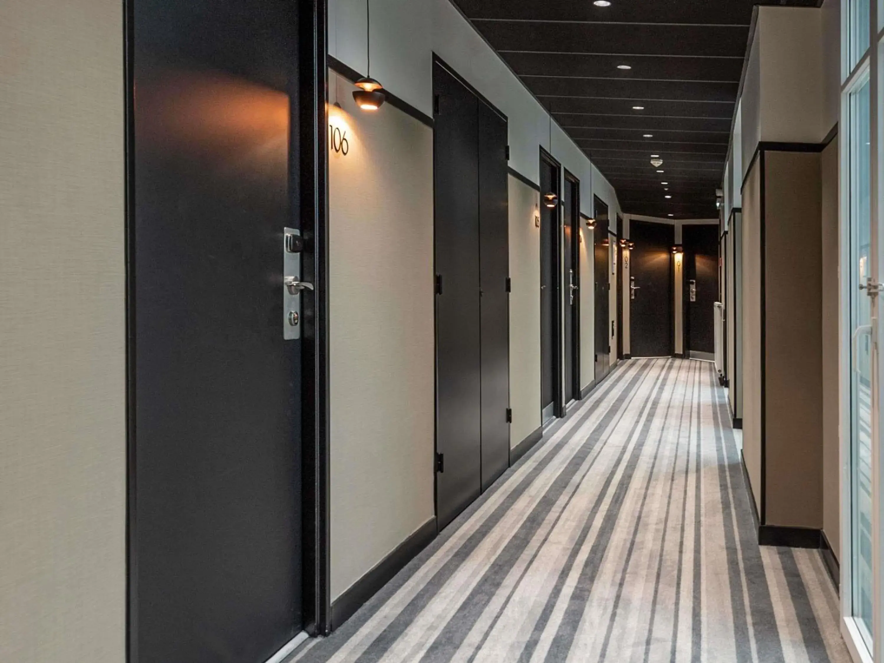 Property building in Mercure St Malo Front de Mer Property building in Mercure St Malo Front de Mer