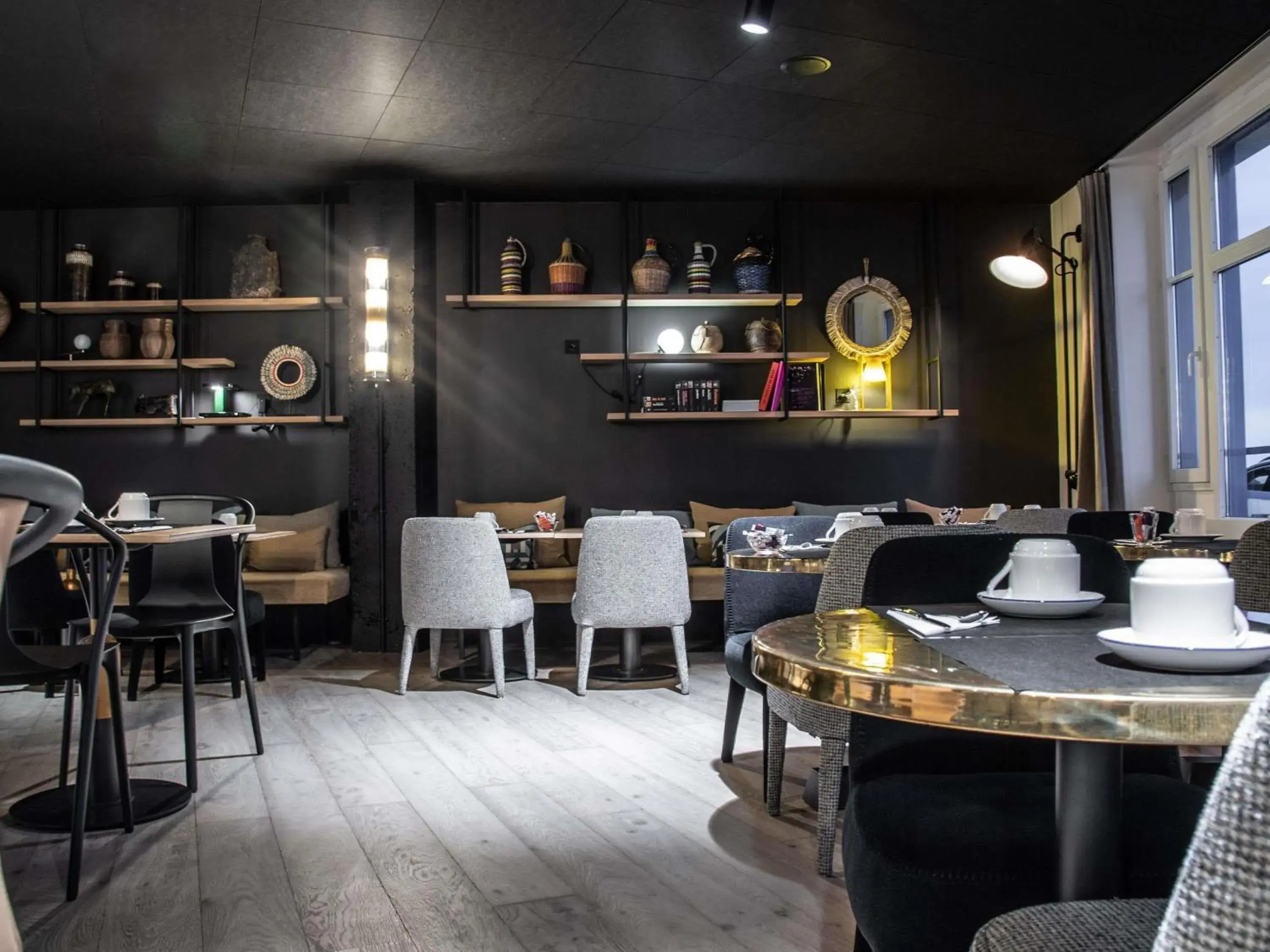 Property building in Mercure St Malo Front de Mer Property building in Mercure St Malo Front de Mer