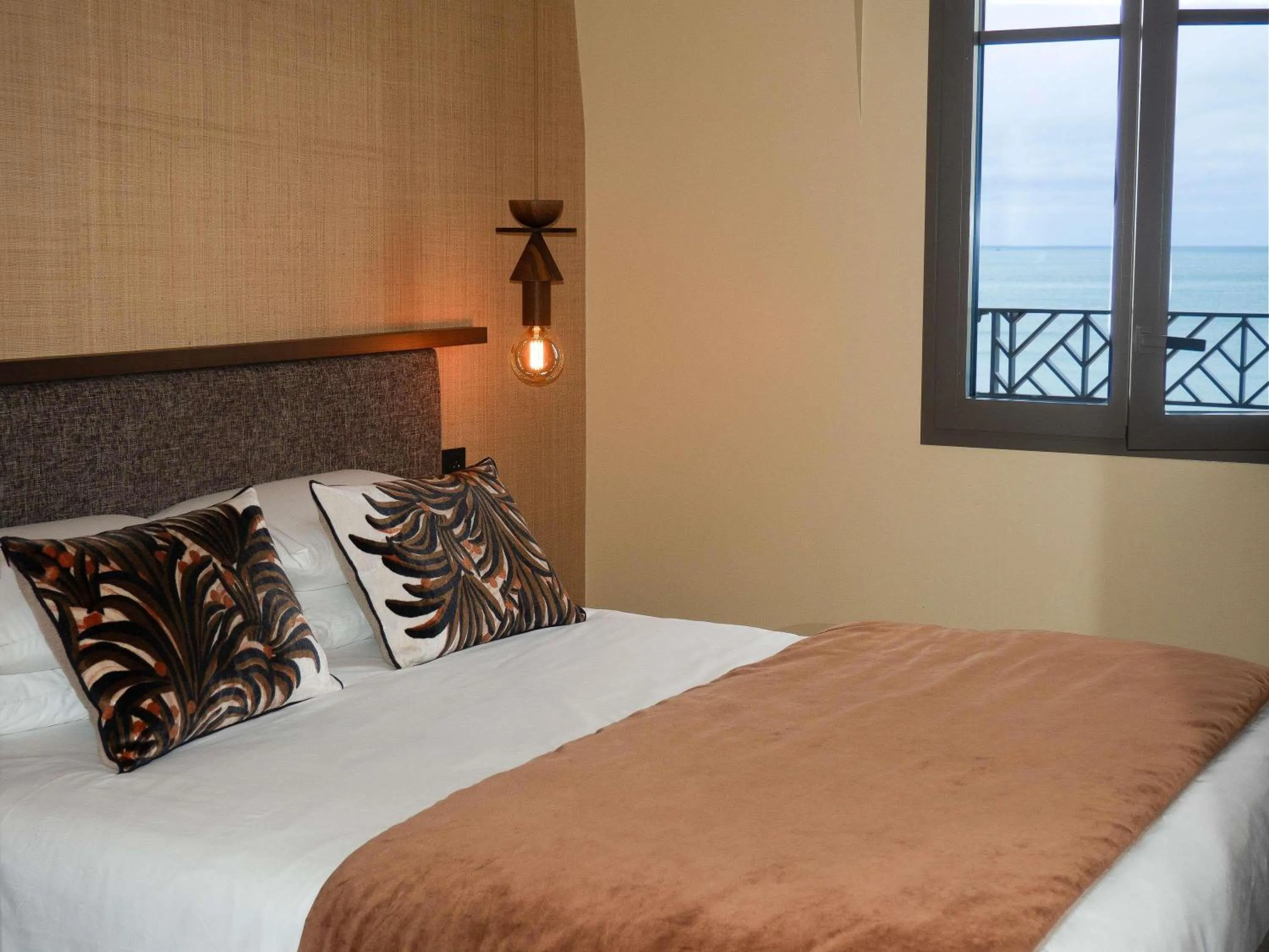 Bedroom, Bed in Mercure St Malo Front de Mer