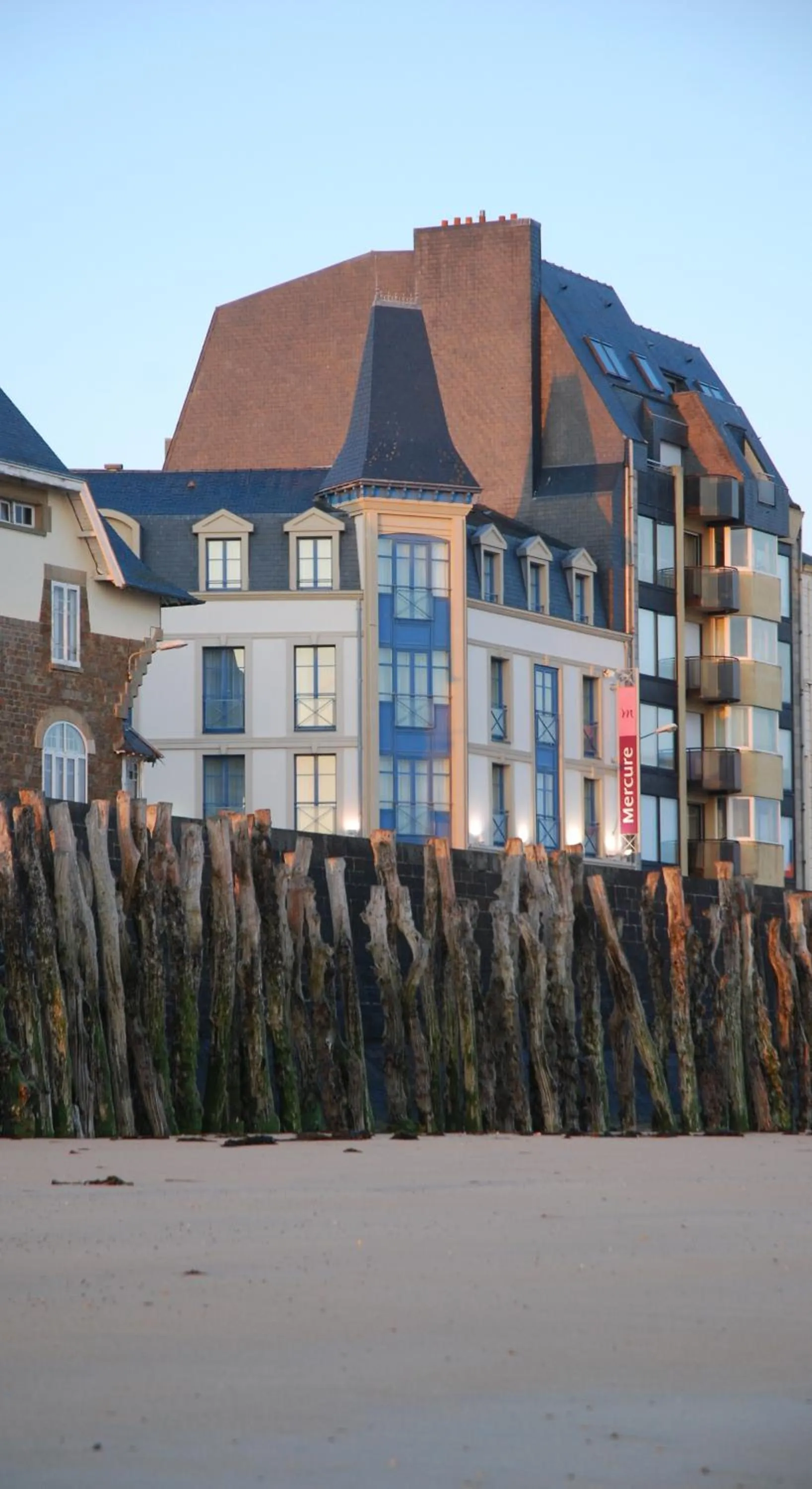 Facade/entrance in Mercure St Malo Front de Mer