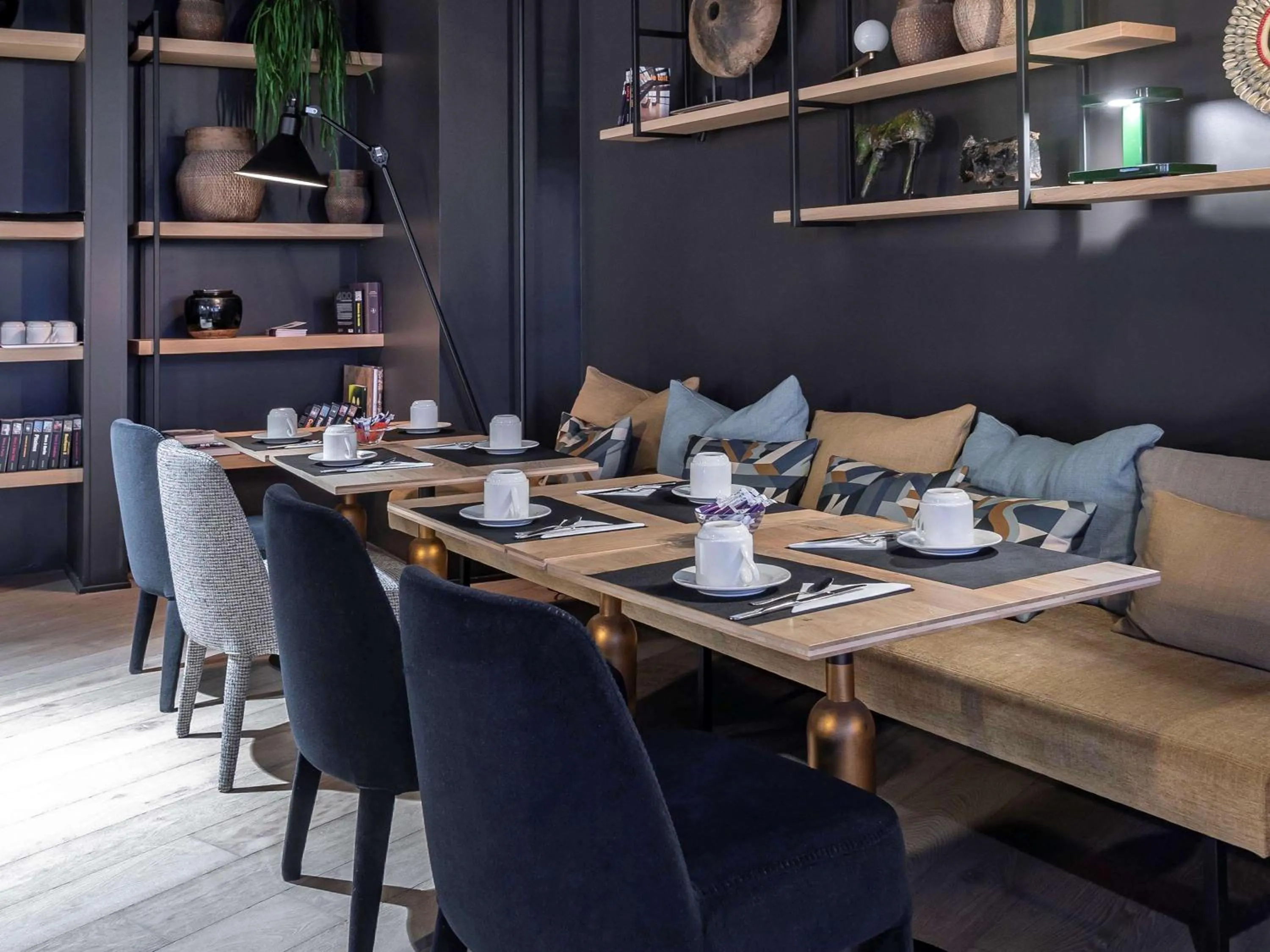 Restaurant/places to eat in Mercure St Malo Front de Mer