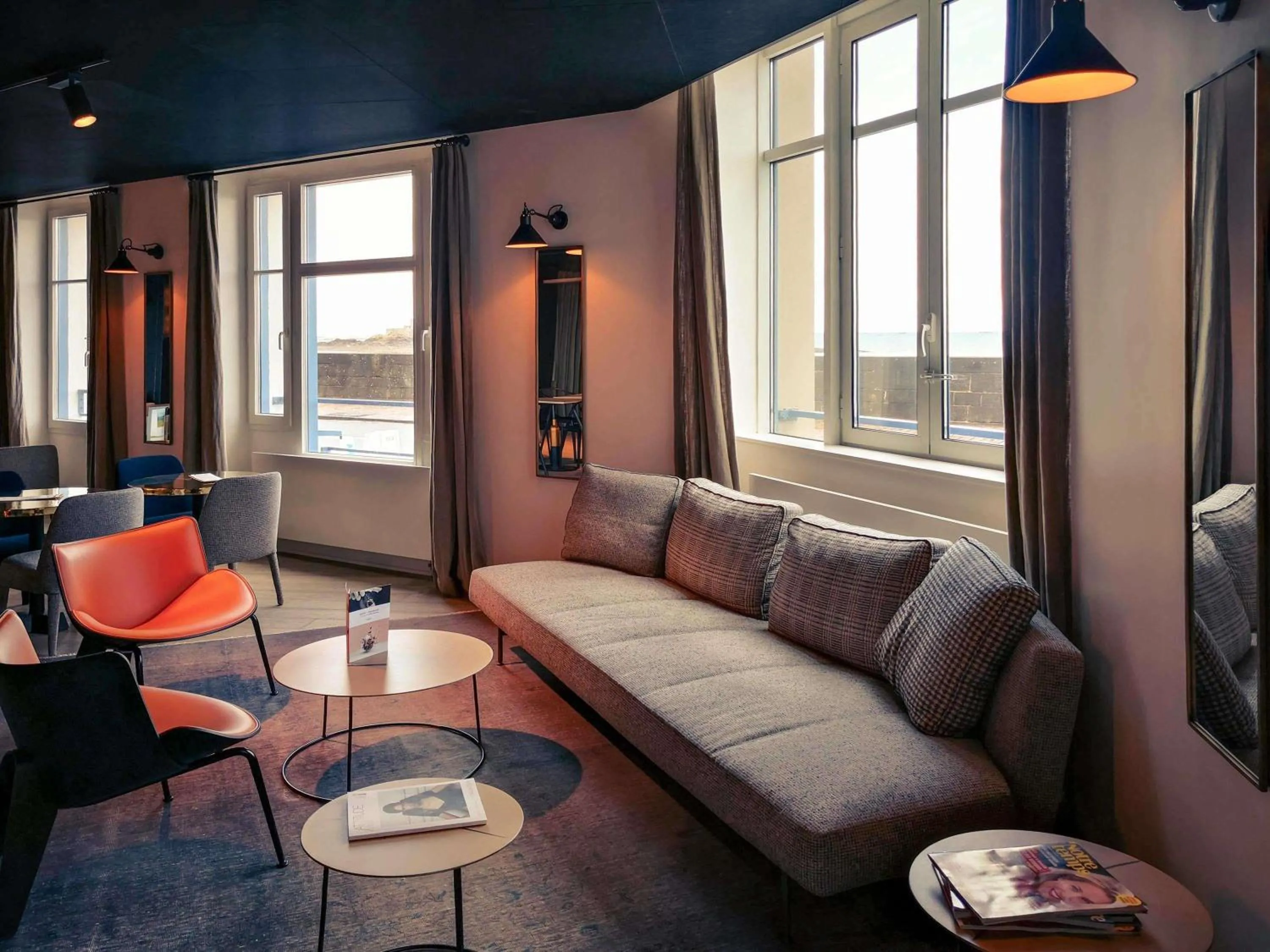 Lounge or bar in Mercure St Malo Front de Mer