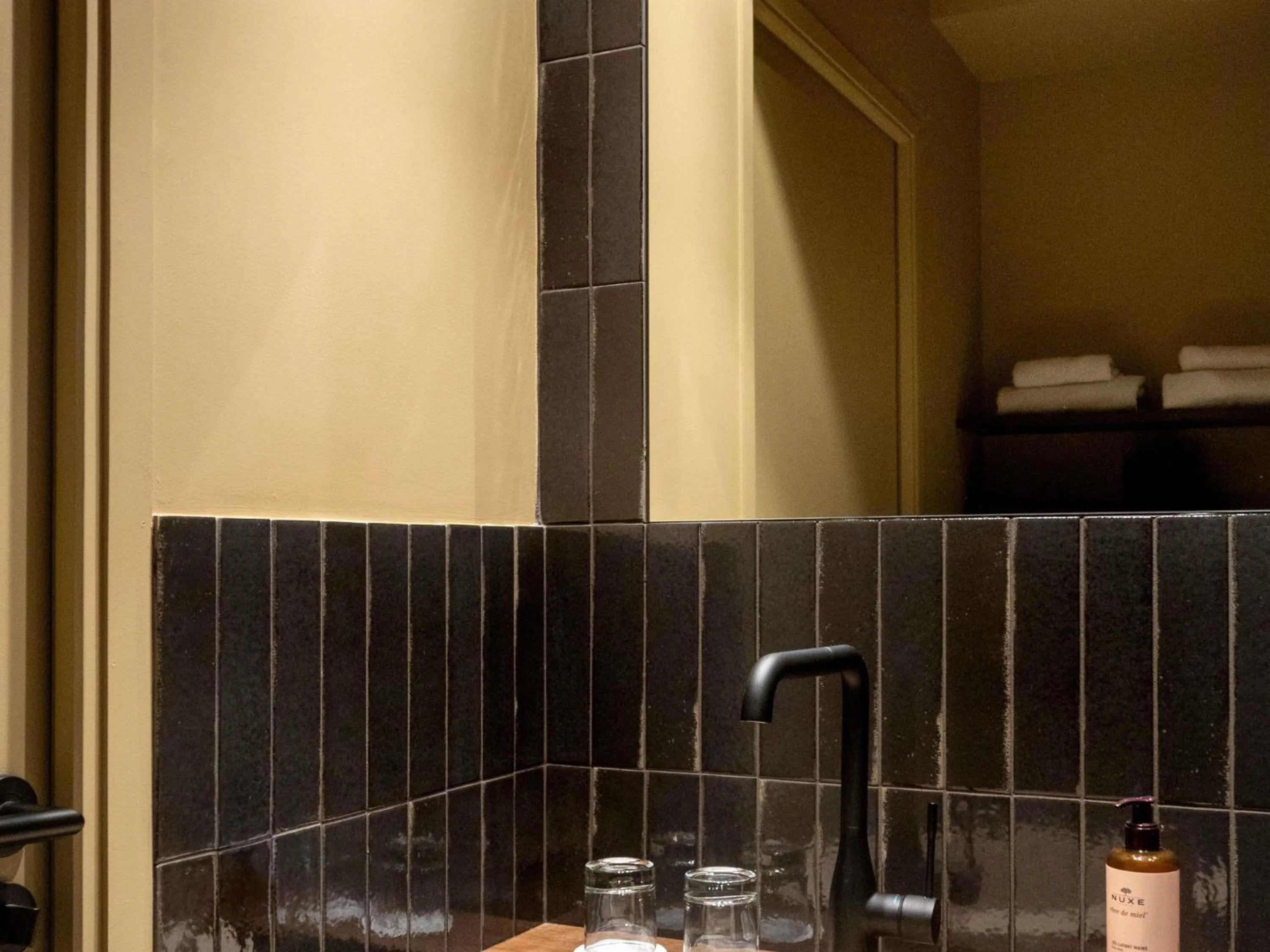 Bedroom in Mercure St Malo Front de Mer