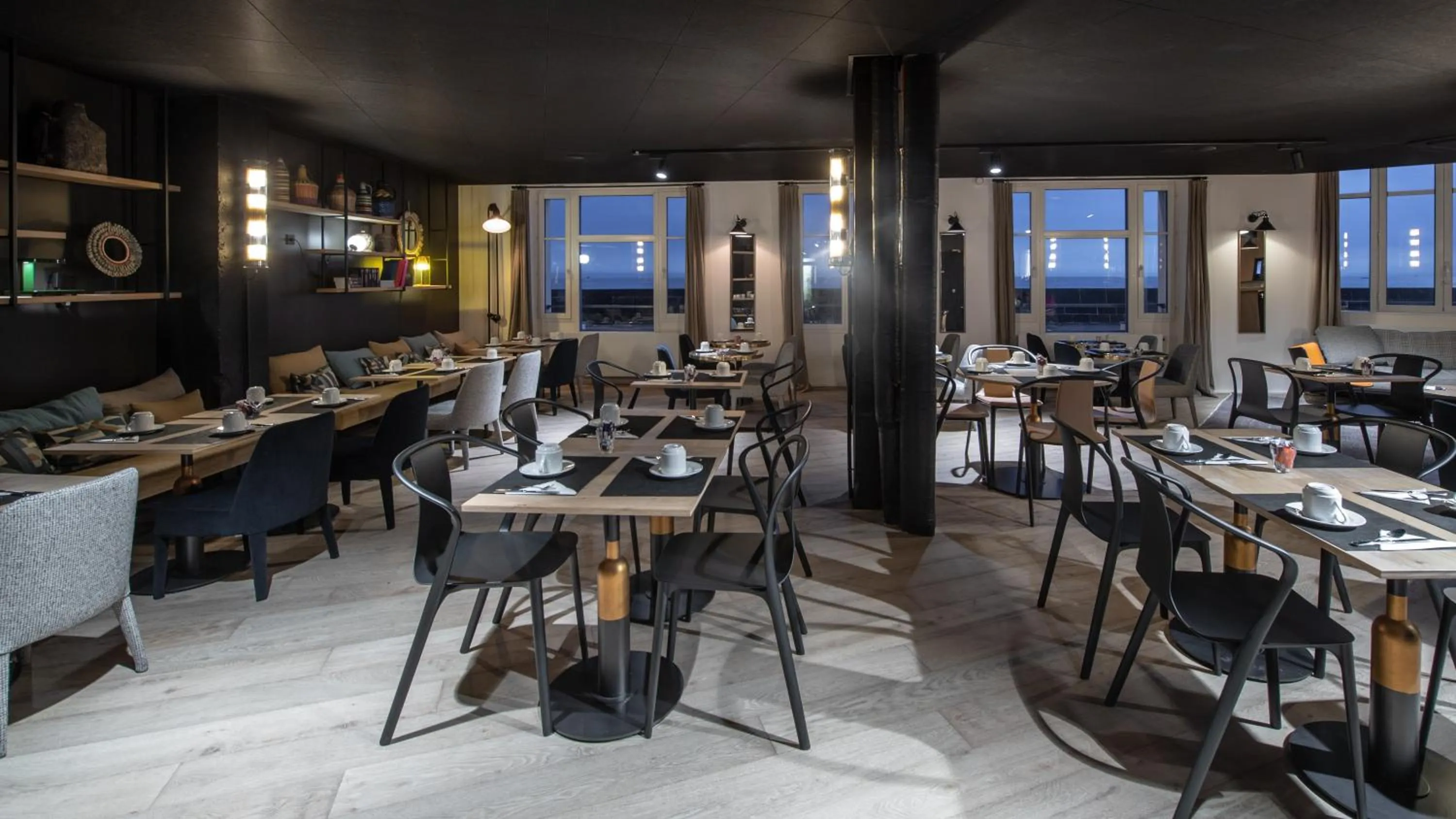 Restaurant/places to eat in Mercure St Malo Front de Mer