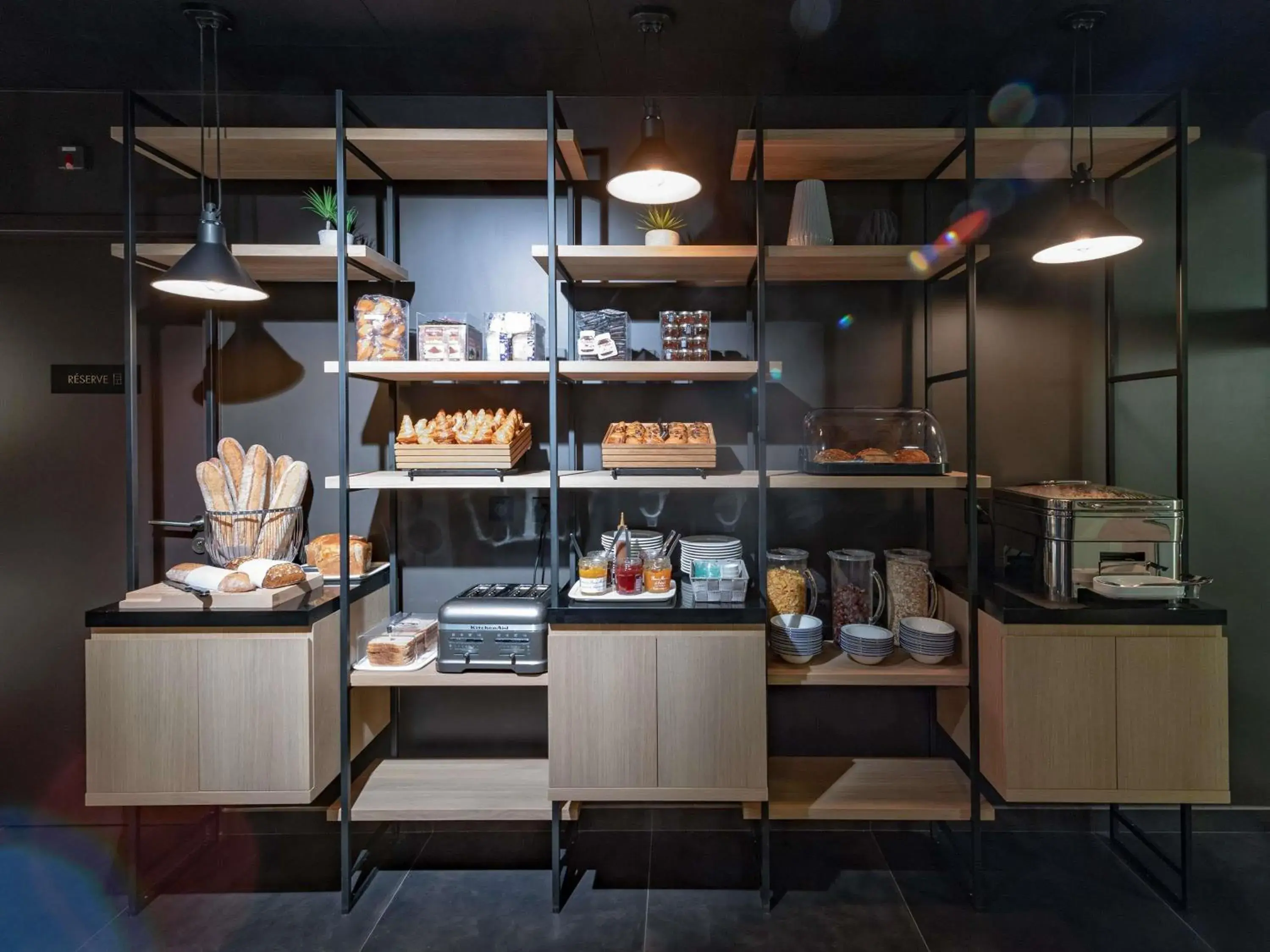 Property building in Mercure St Malo Front de Mer Property building in Mercure St Malo Front de Mer