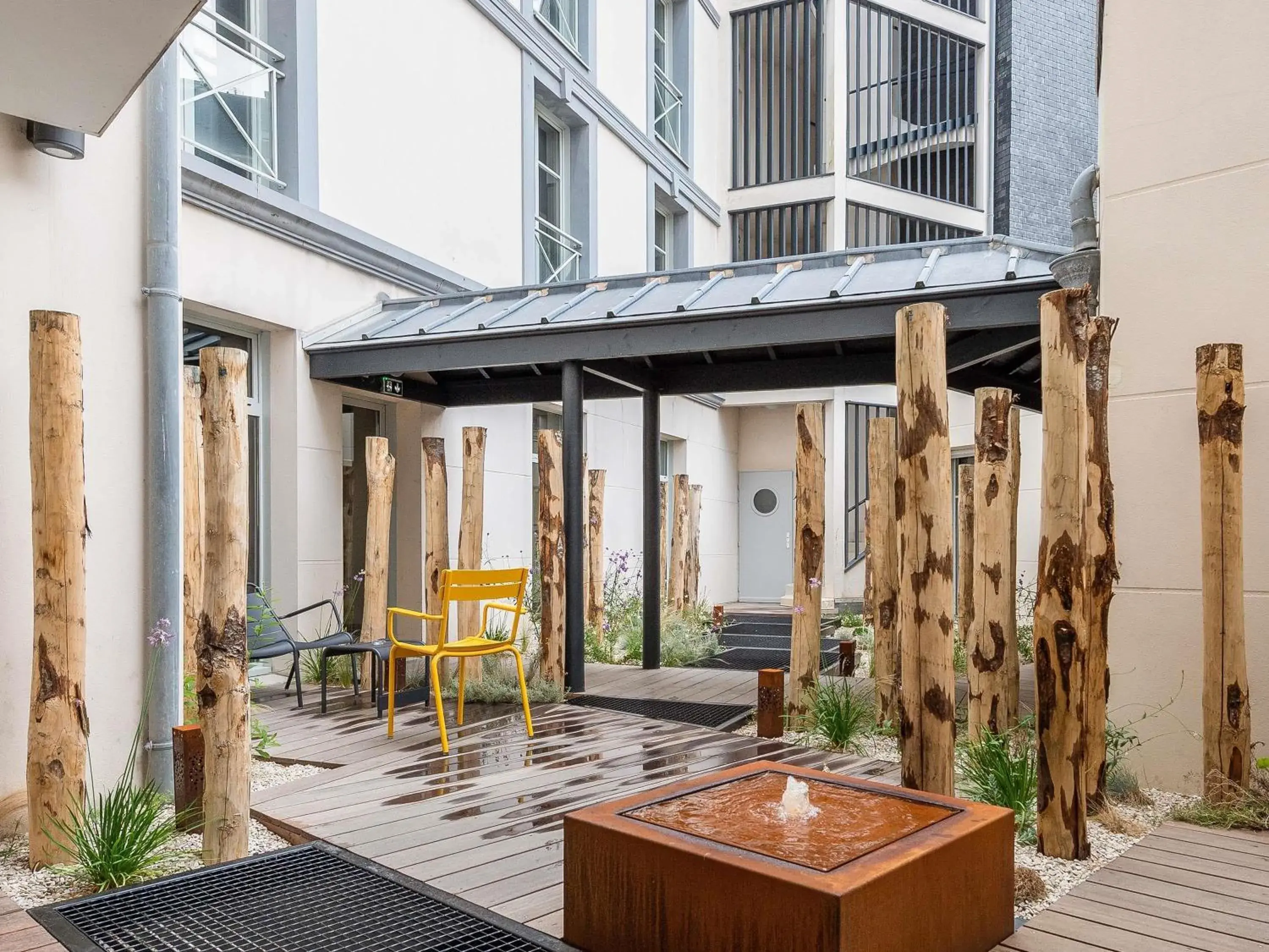 Lounge or bar in Mercure St Malo Front de Mer Lounge or bar in Mercure St Malo Front de Mer