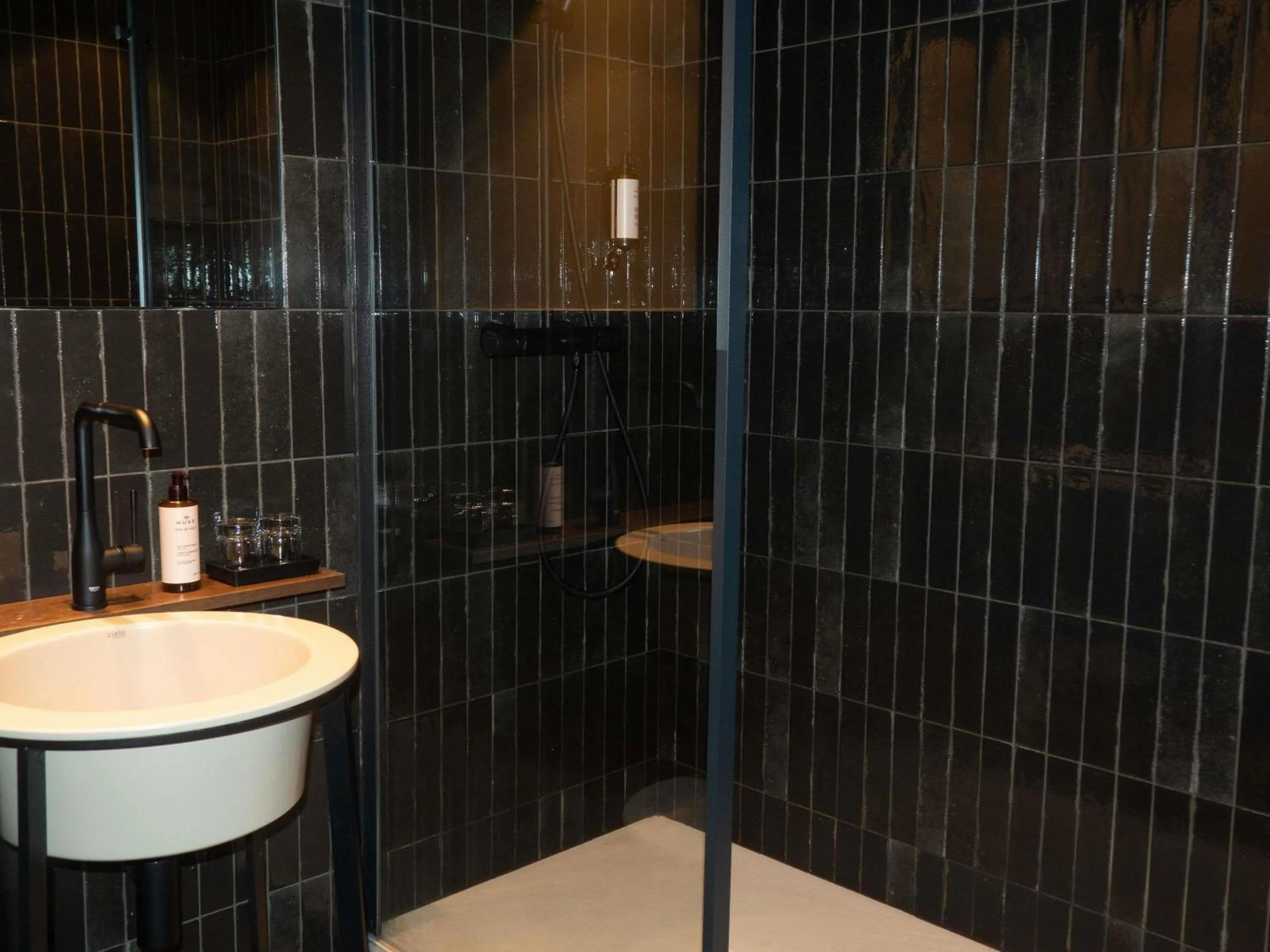 Bedroom in Mercure St Malo Front de Mer