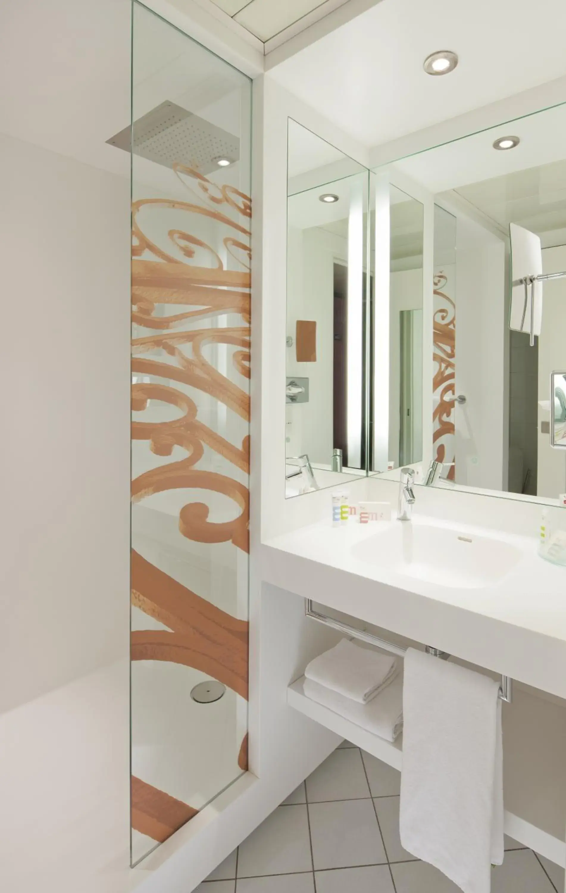 Bathroom in Mercure Chambéry Centre Bathroom in Mercure Chambéry Centre