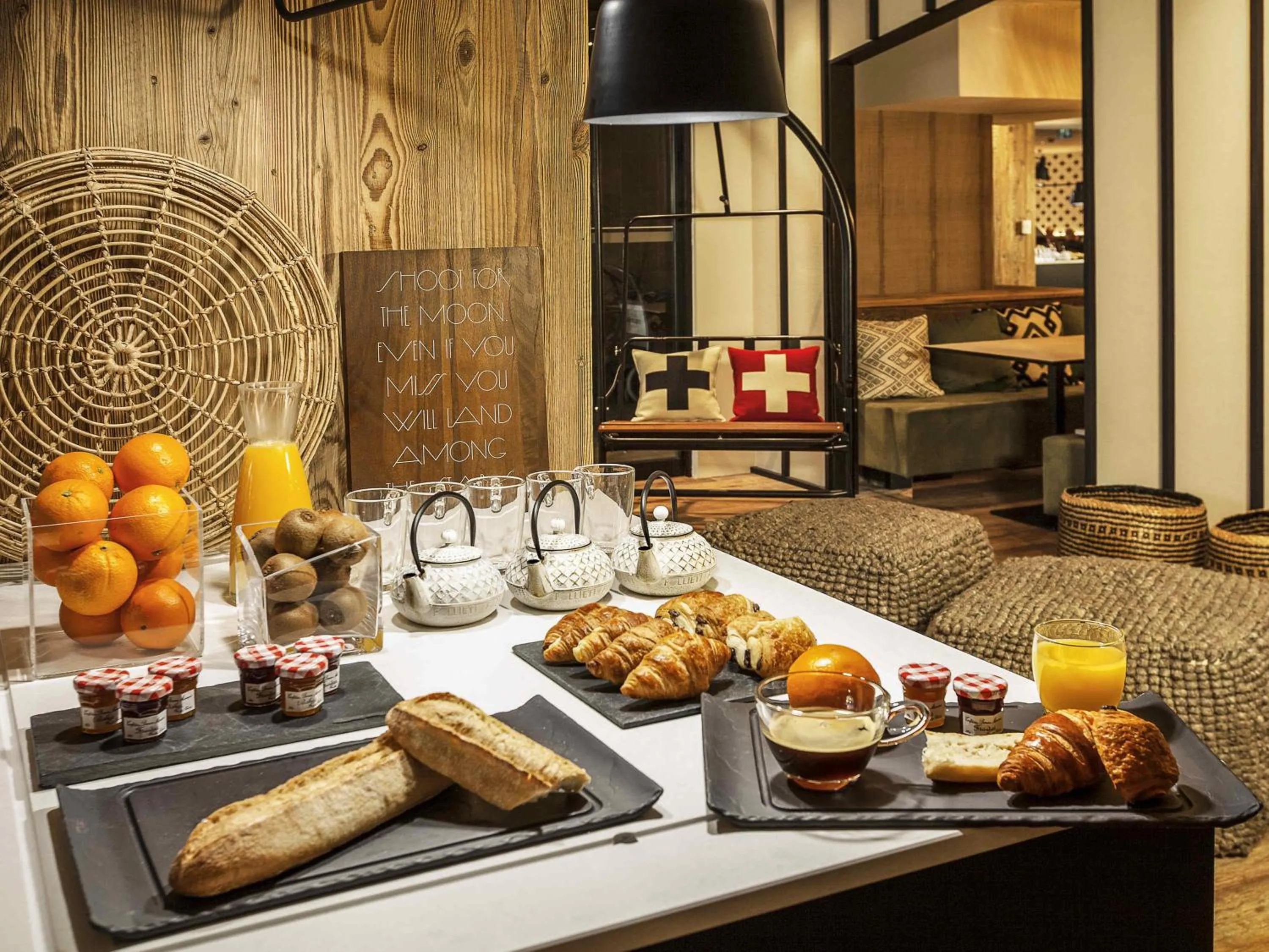 Lounge or bar in Mercure Chambéry Centre