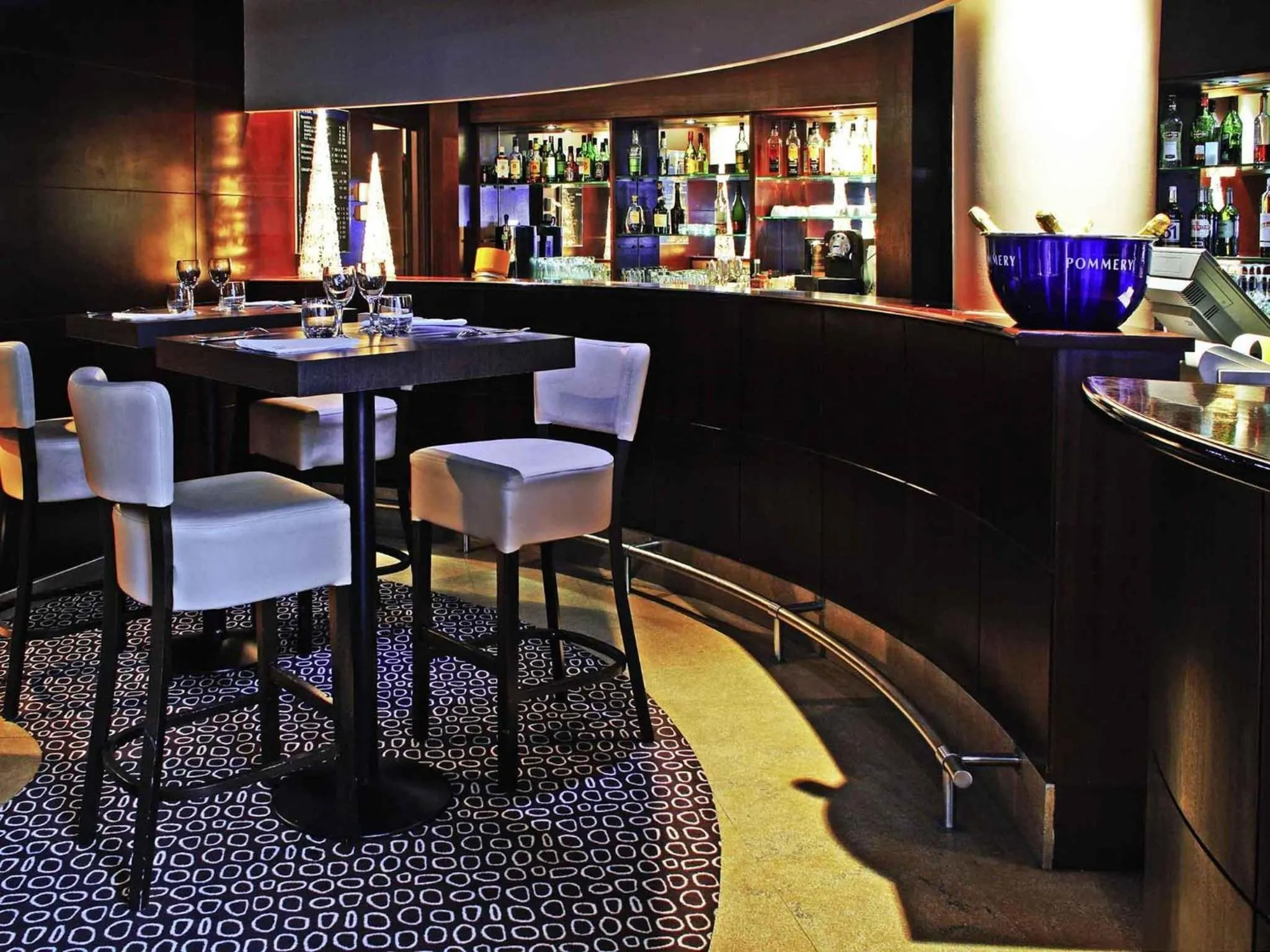 Lounge or bar in Mercure Chambéry Centre