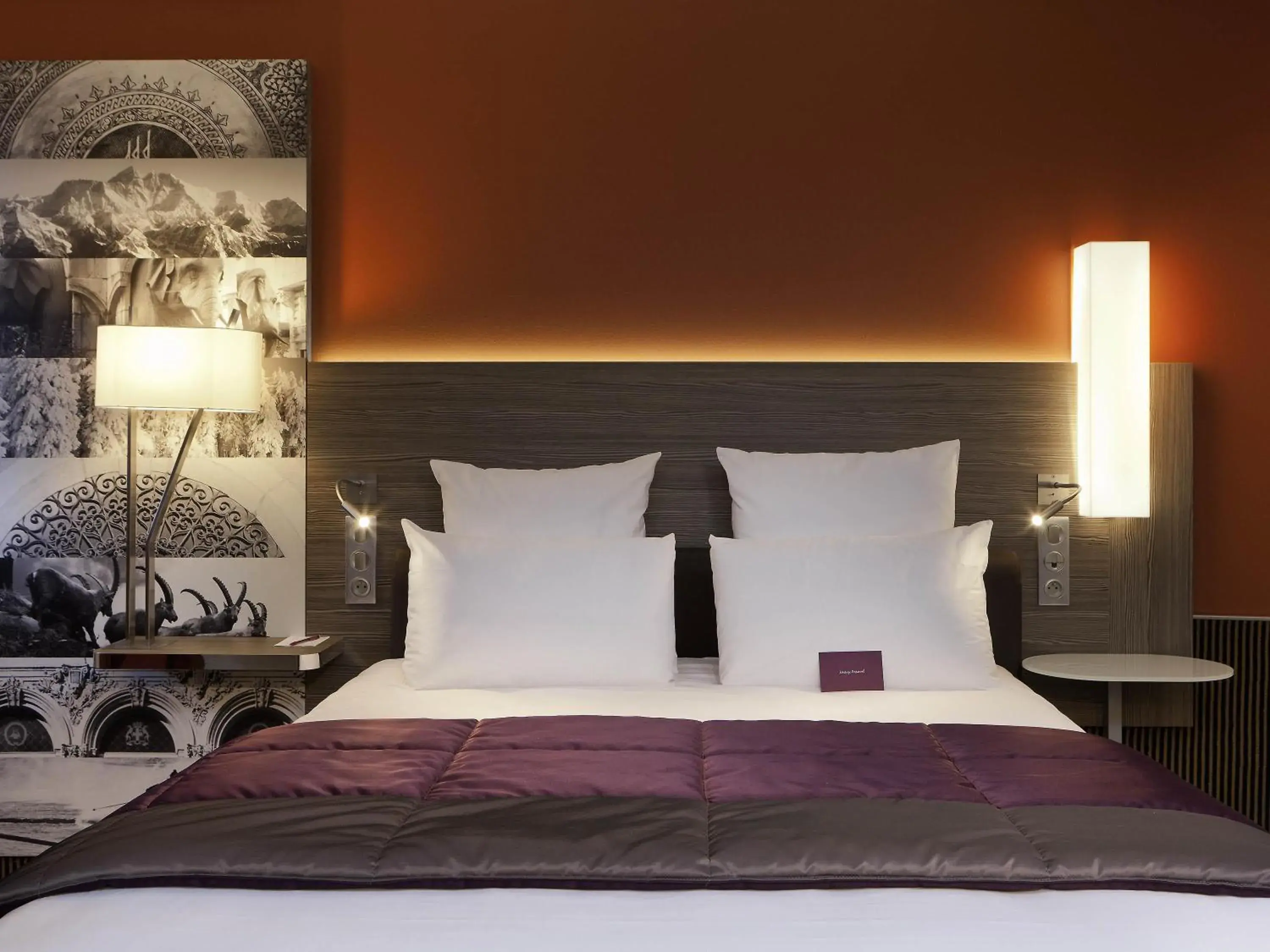 Bedroom, Bed in Mercure Chambéry Centre Bedroom, Bed in Mercure Chambéry Centre